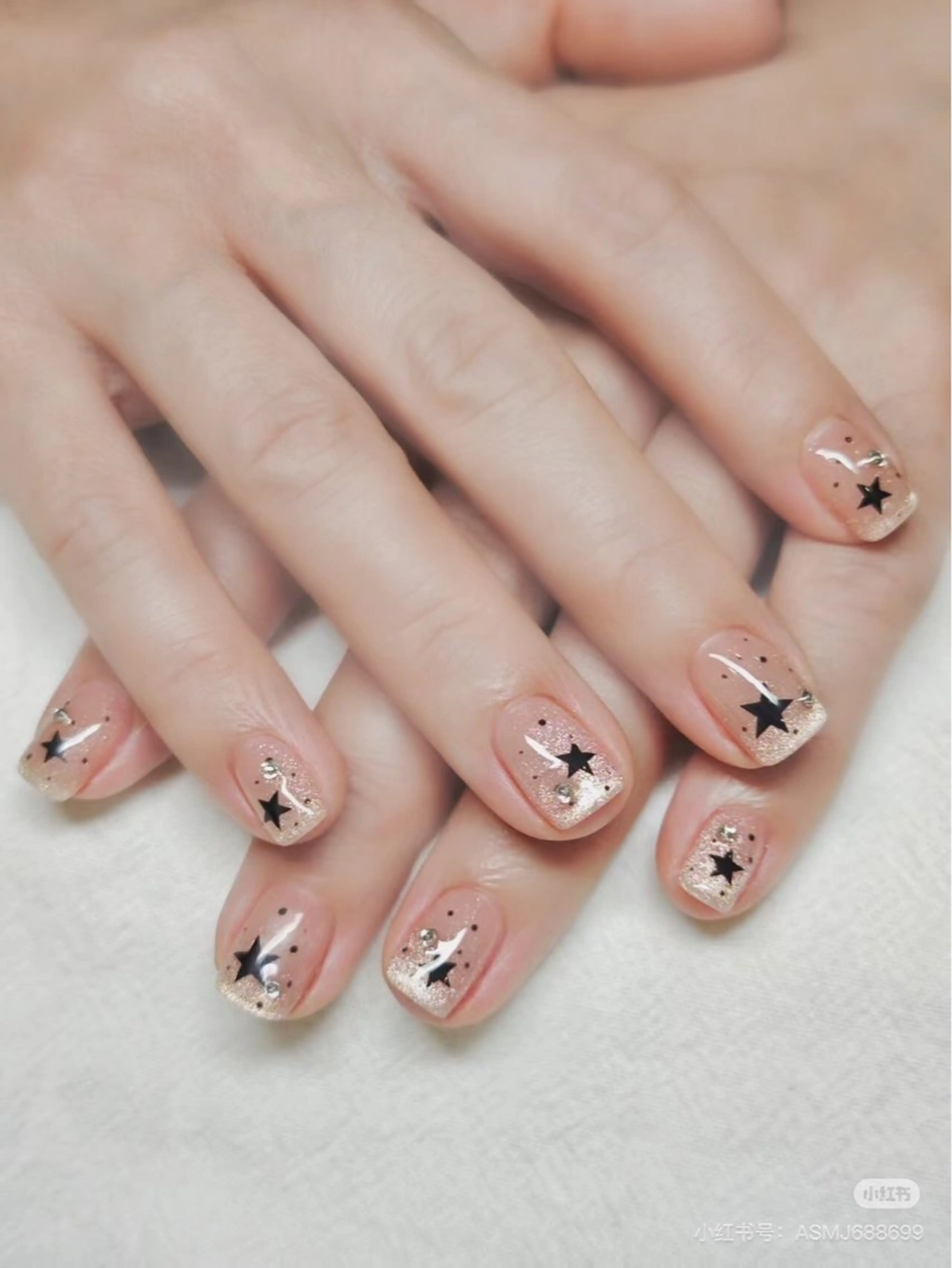 ネイル フレンチネイル 韓国ネイル マグネットネイル 持ち込み ネイルチップ ハンドネイル ハンドケア イブ ネイリのネイルデザイン