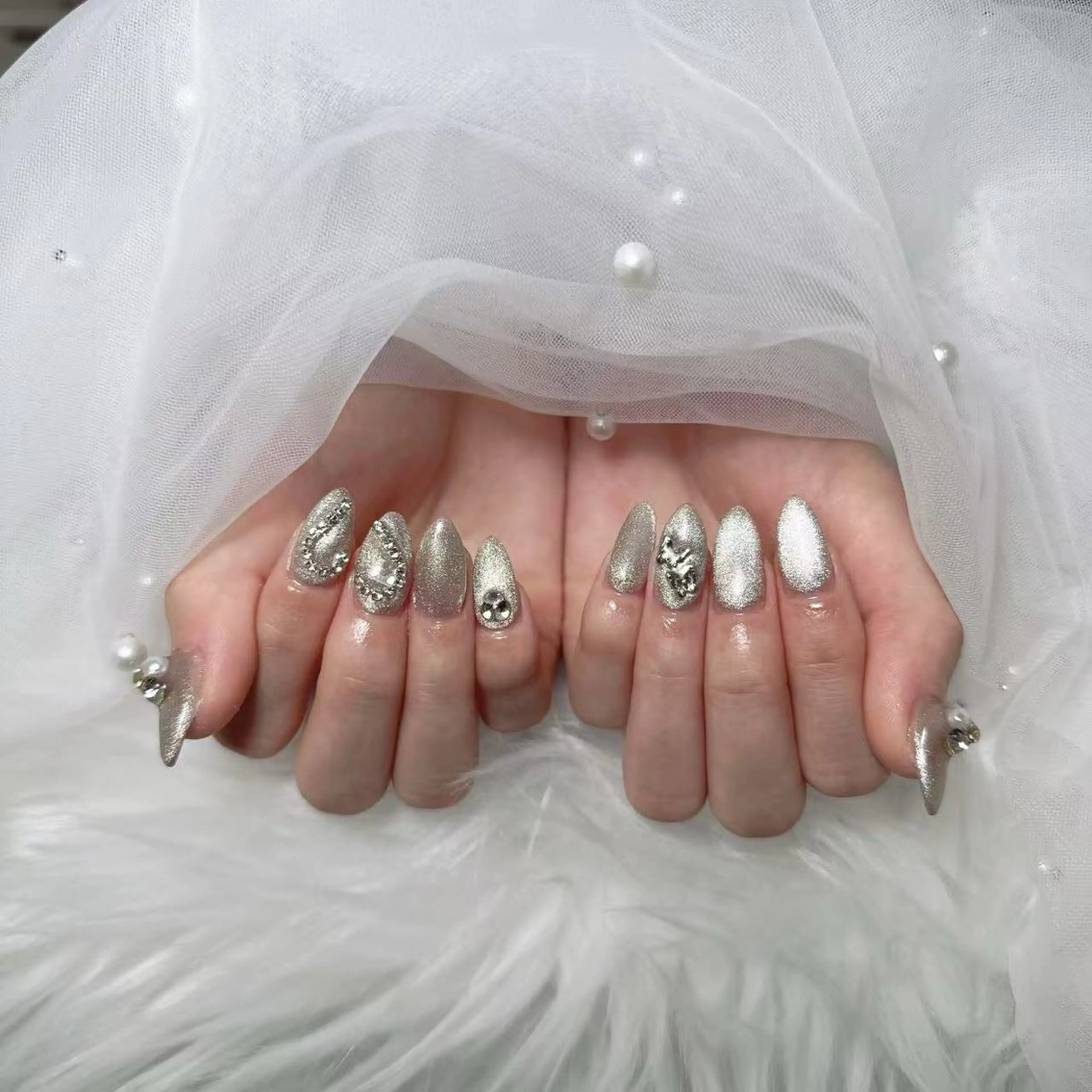 ミディアム 🌈 Laule'aのネイルデザイン