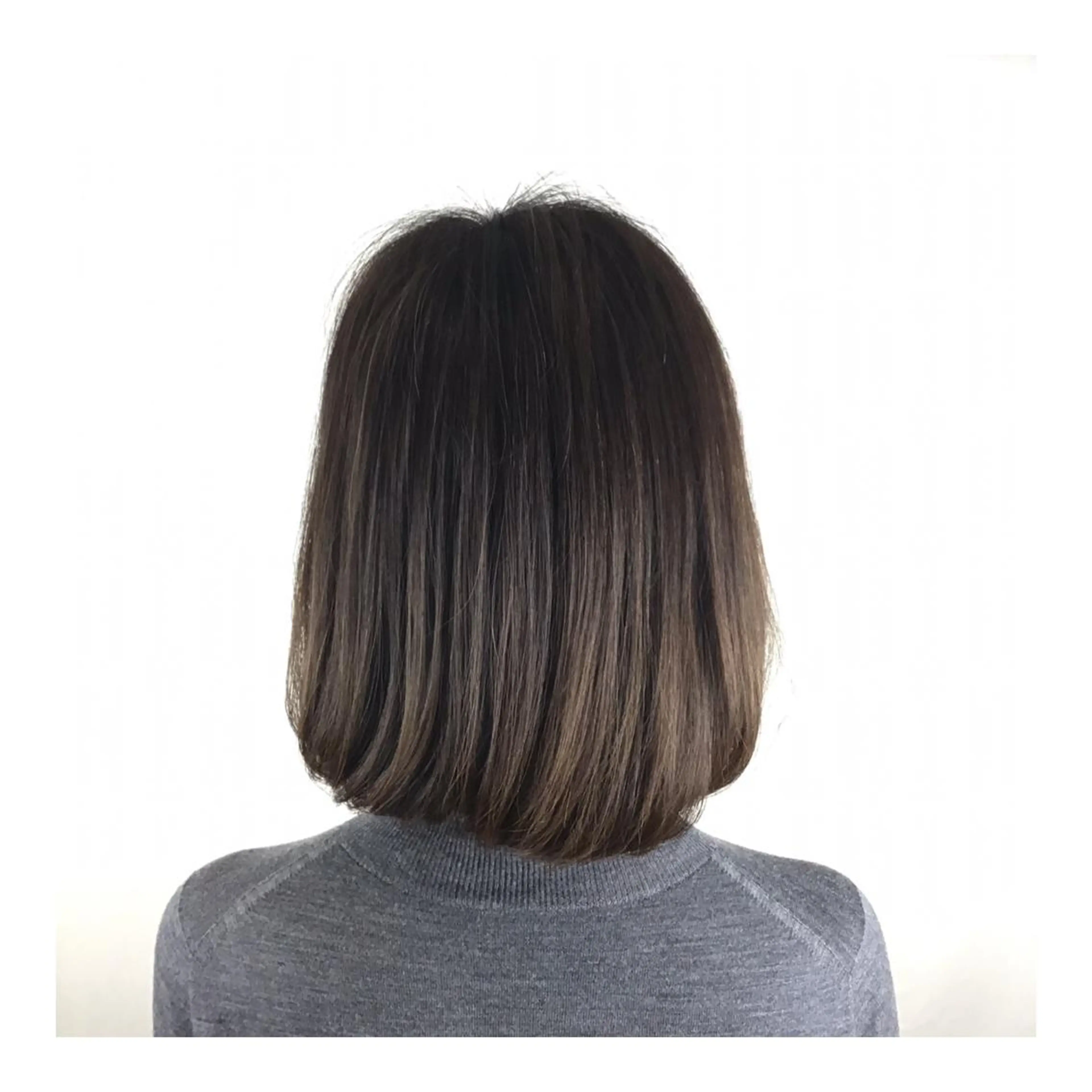 ミディアム カット ヘアカラー トリートメント Stazio 54の眉毛・アイブロウイメージ