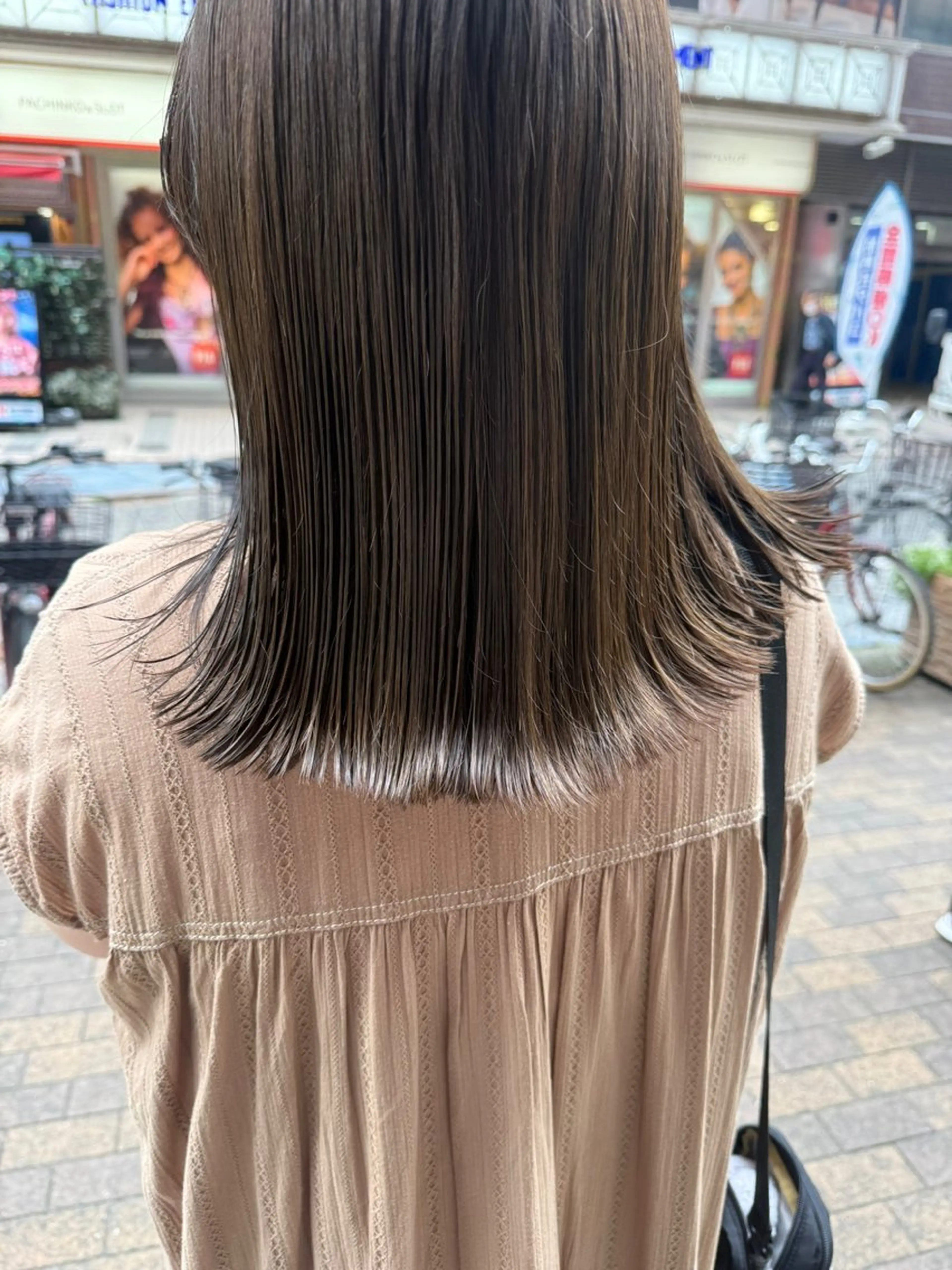 ミディアム カラー ベージュカラー ブリーチ ブリーチなしカラー オリーブベージュ ✨艶髪✨ 奈須晴香のヘアスタイル