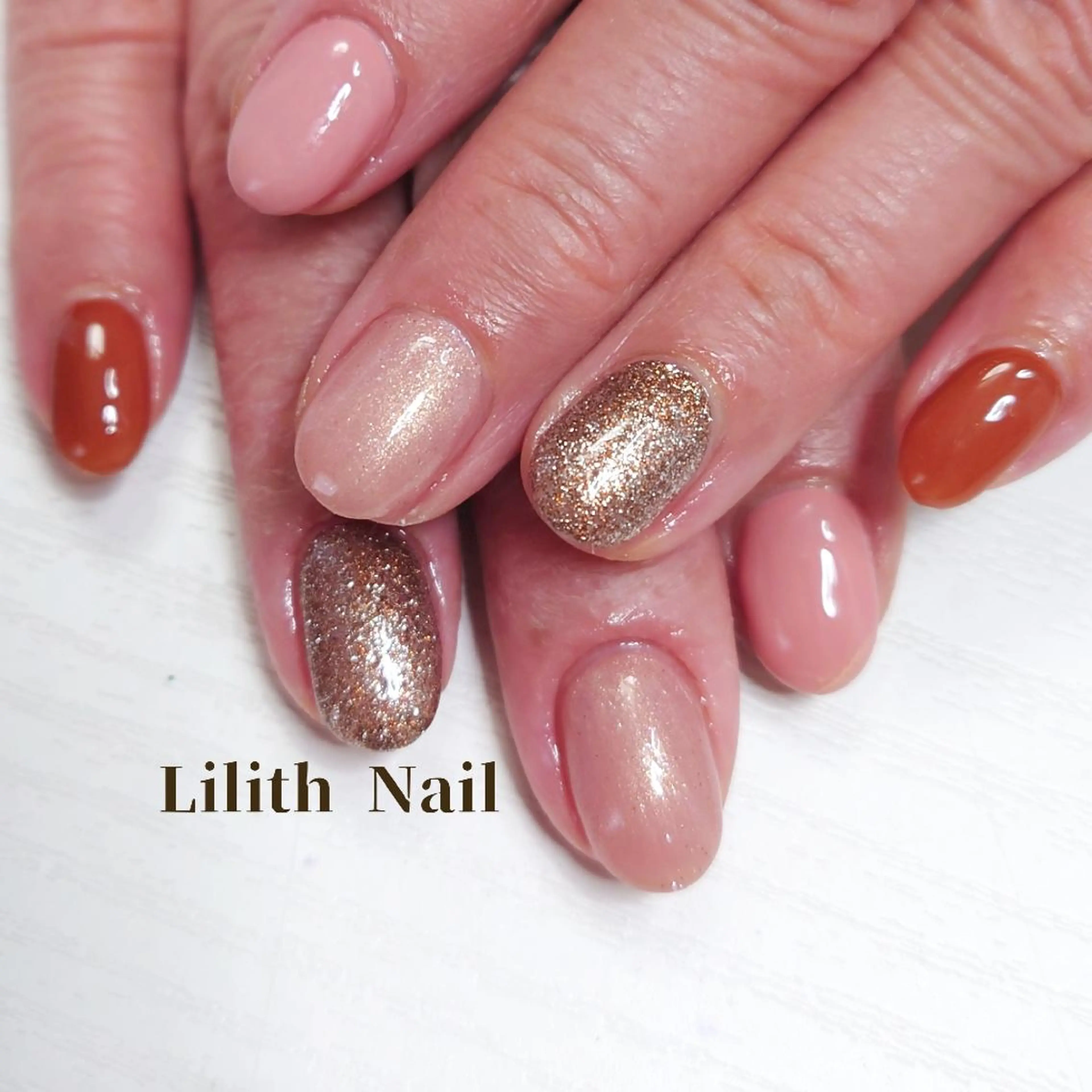 ネイル ブラウン ワンカラーネイル ピンク ピンクベージュ 春ネイル ハンドネイル Lilith Nailのネイルデザイン