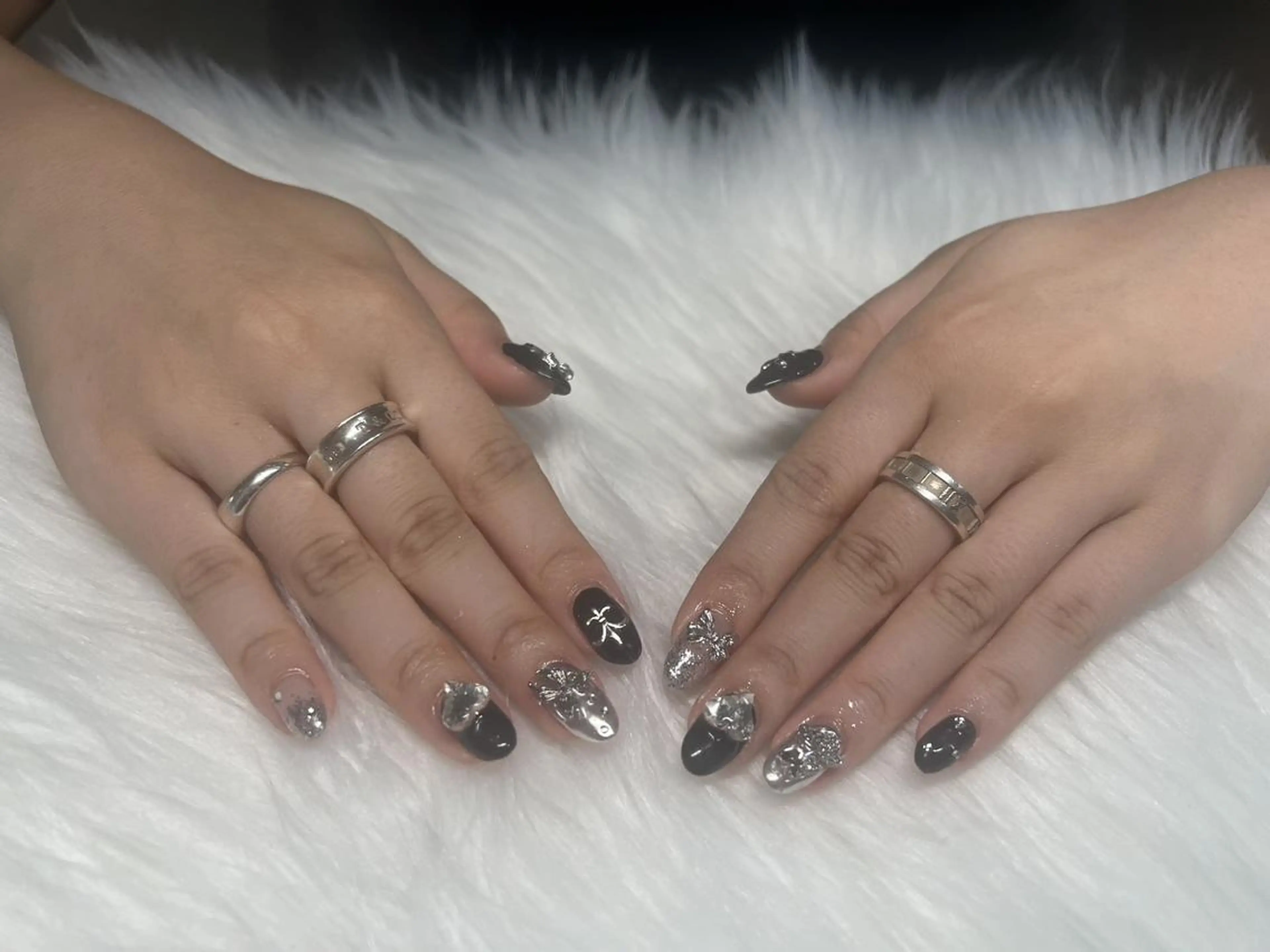 ネイル シルバー Nail Salon Lindaのネイルデザイン