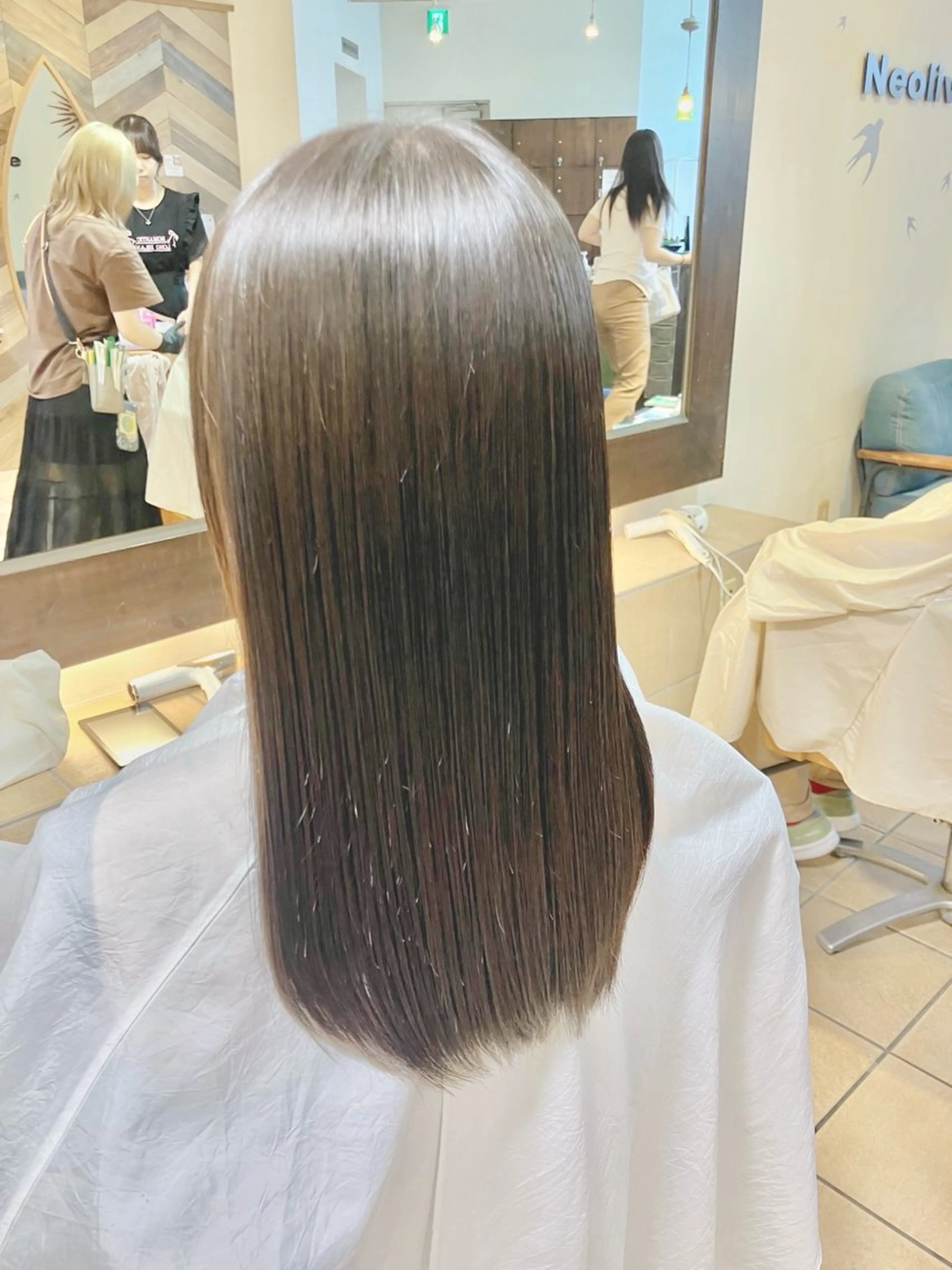 セミロング 酸性ストレート カット 縮毛矯正 奥谷 美代子のヘアスタイル