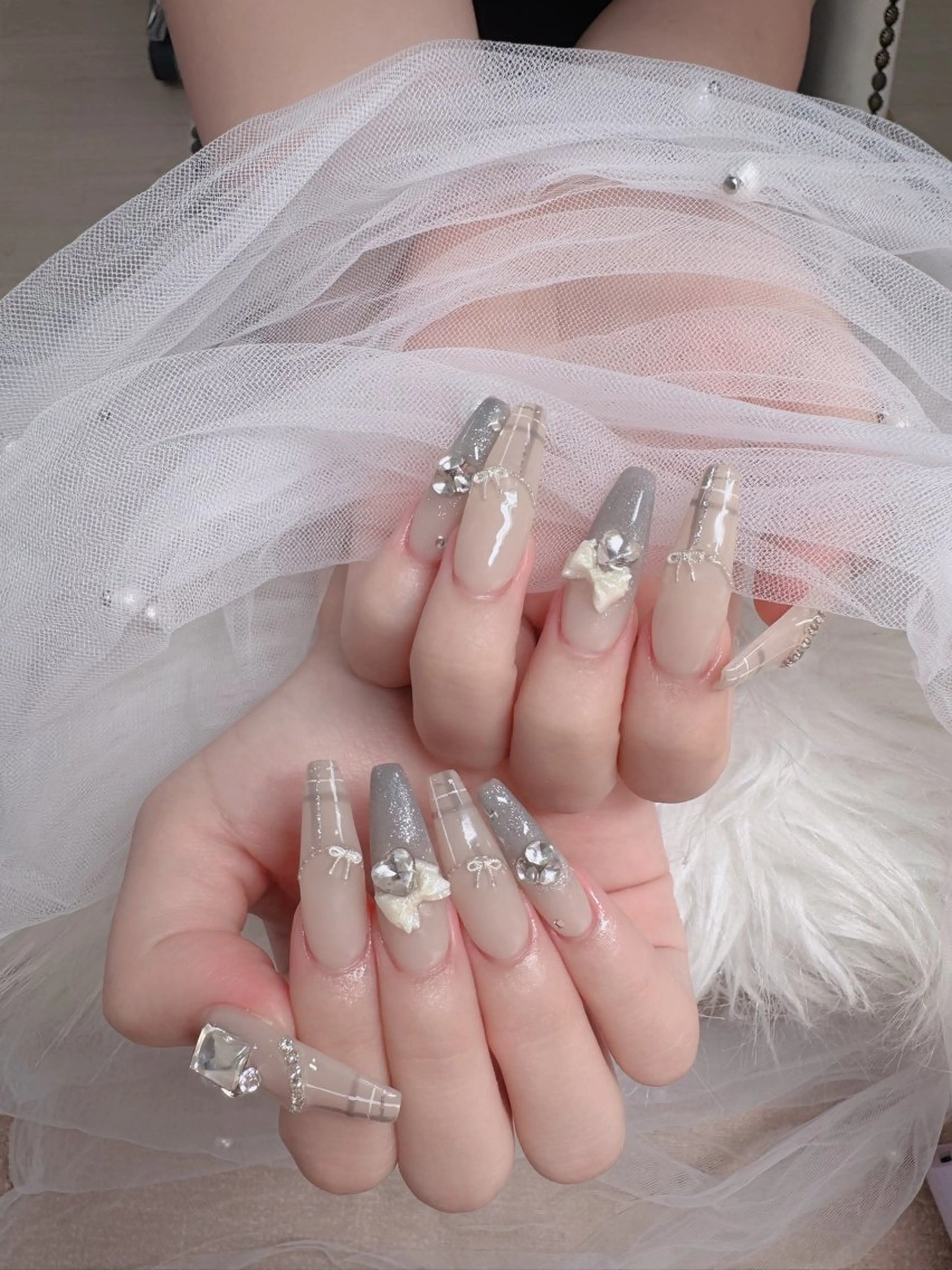 ネイル オーロラネイル フレンチネイル ジェルネイル ハロウィン キラキラネイル ハンドネイル H.baby Nail Salonのネイルデザイン