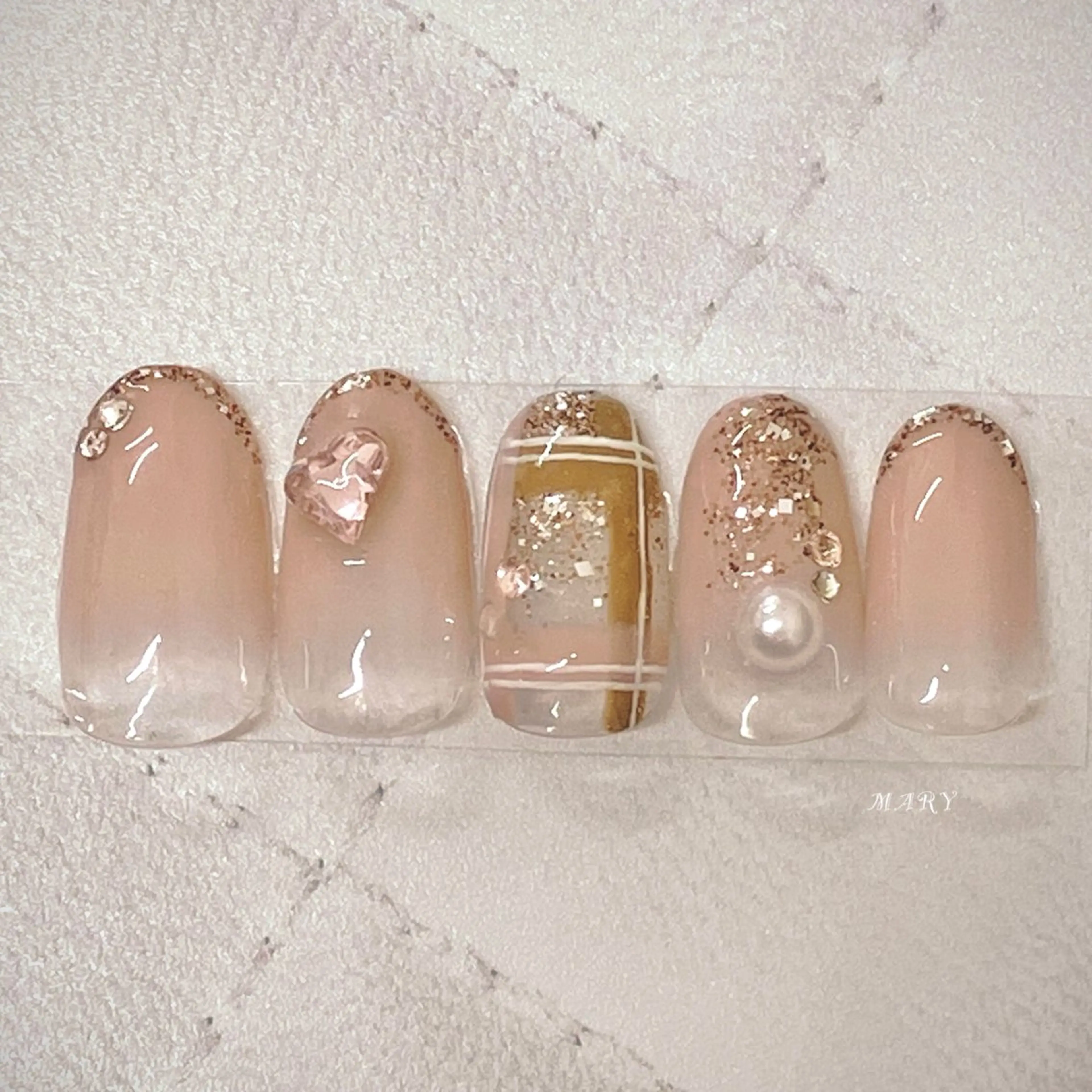 ネイル グラデーション ハート ニュアンスネイル ハンドネイル Mary nail .narumiのネイルデザイン