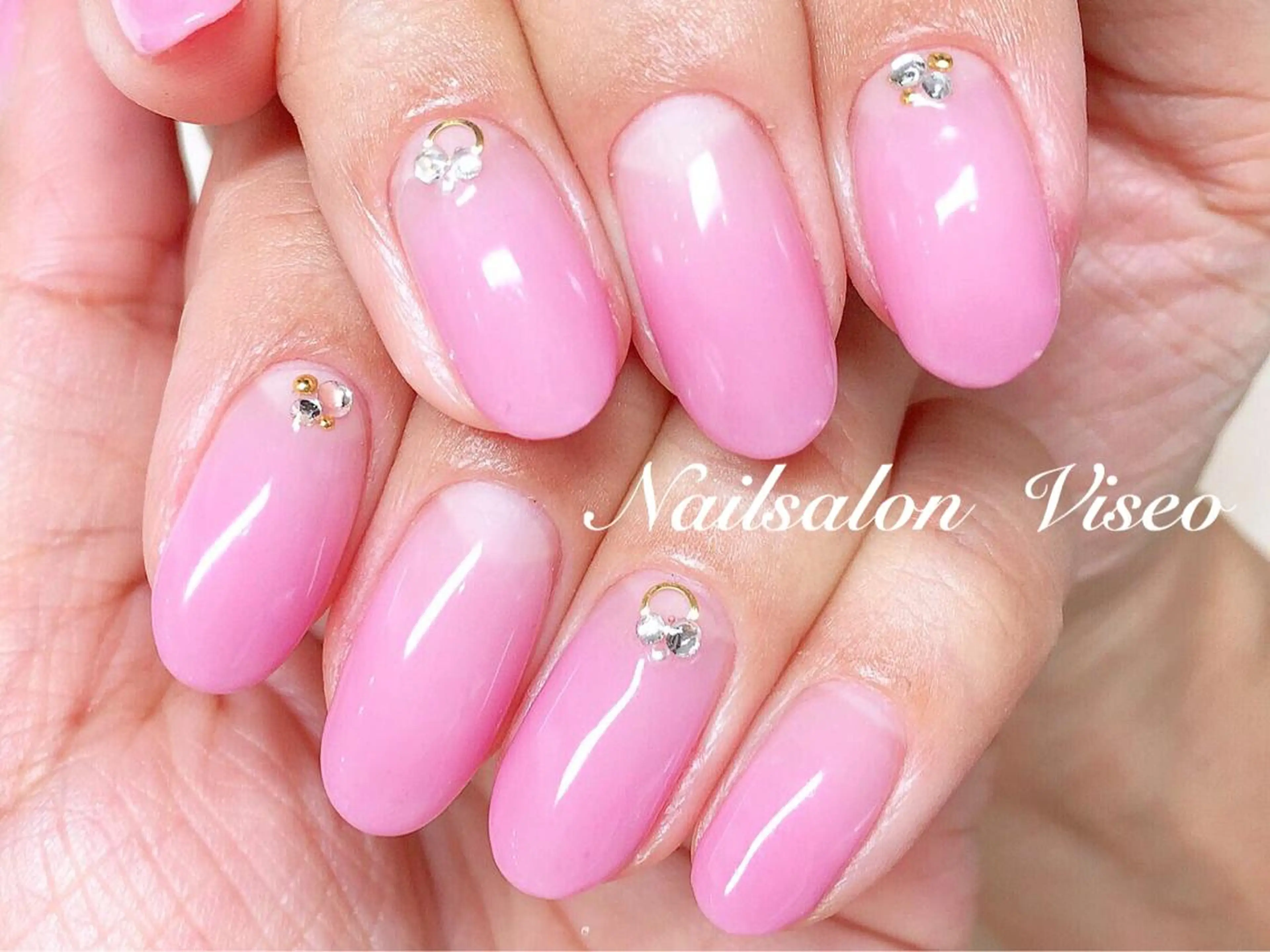 ネイル ストーンネイル Viseo《6週間 長持ちパラジェル》のネイルデザイン