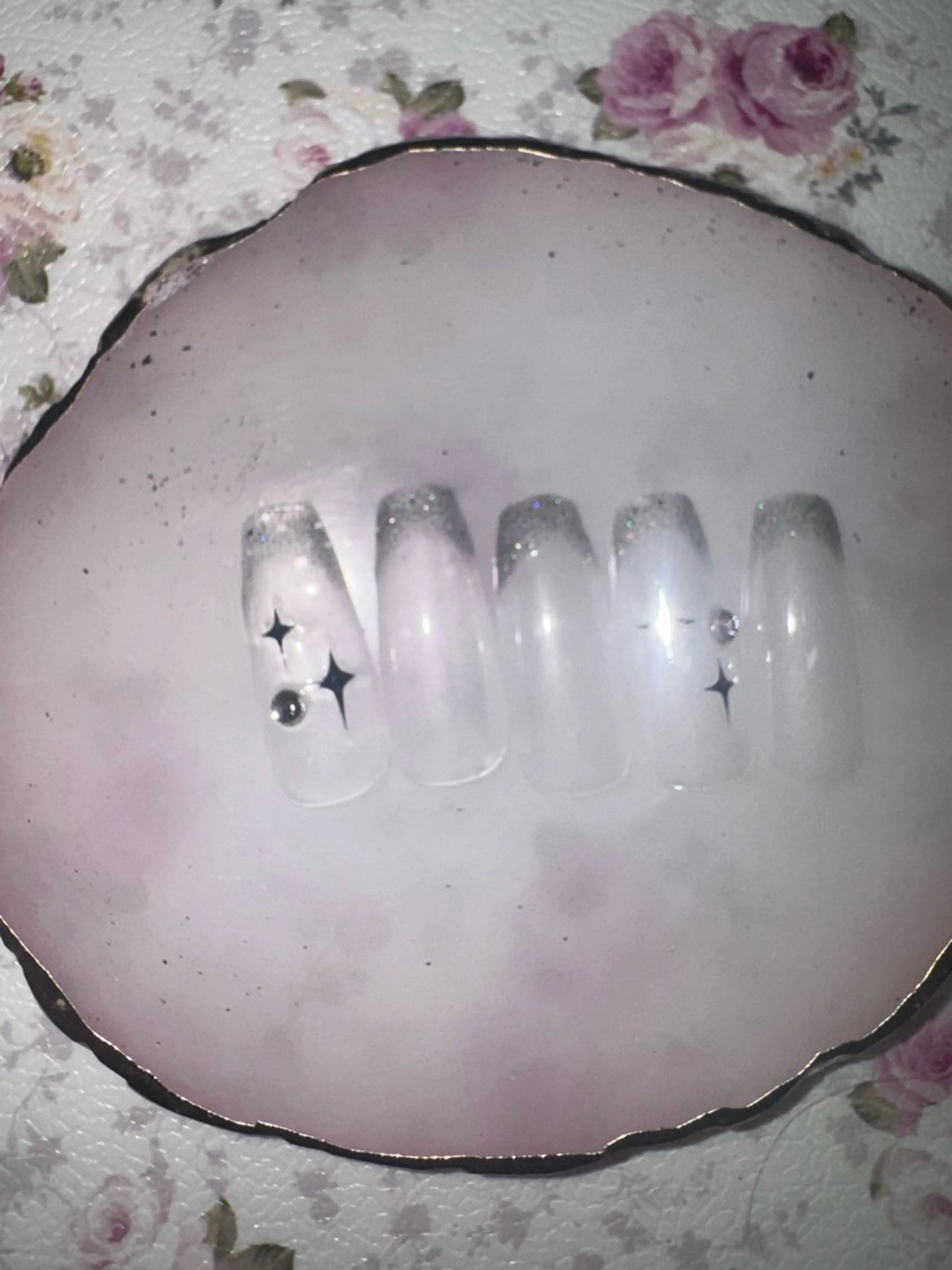 ネイル フレンチネイル キラキラネイル ラメ(グリッター) on nail 尾張旭三郷店のネイルデザイン