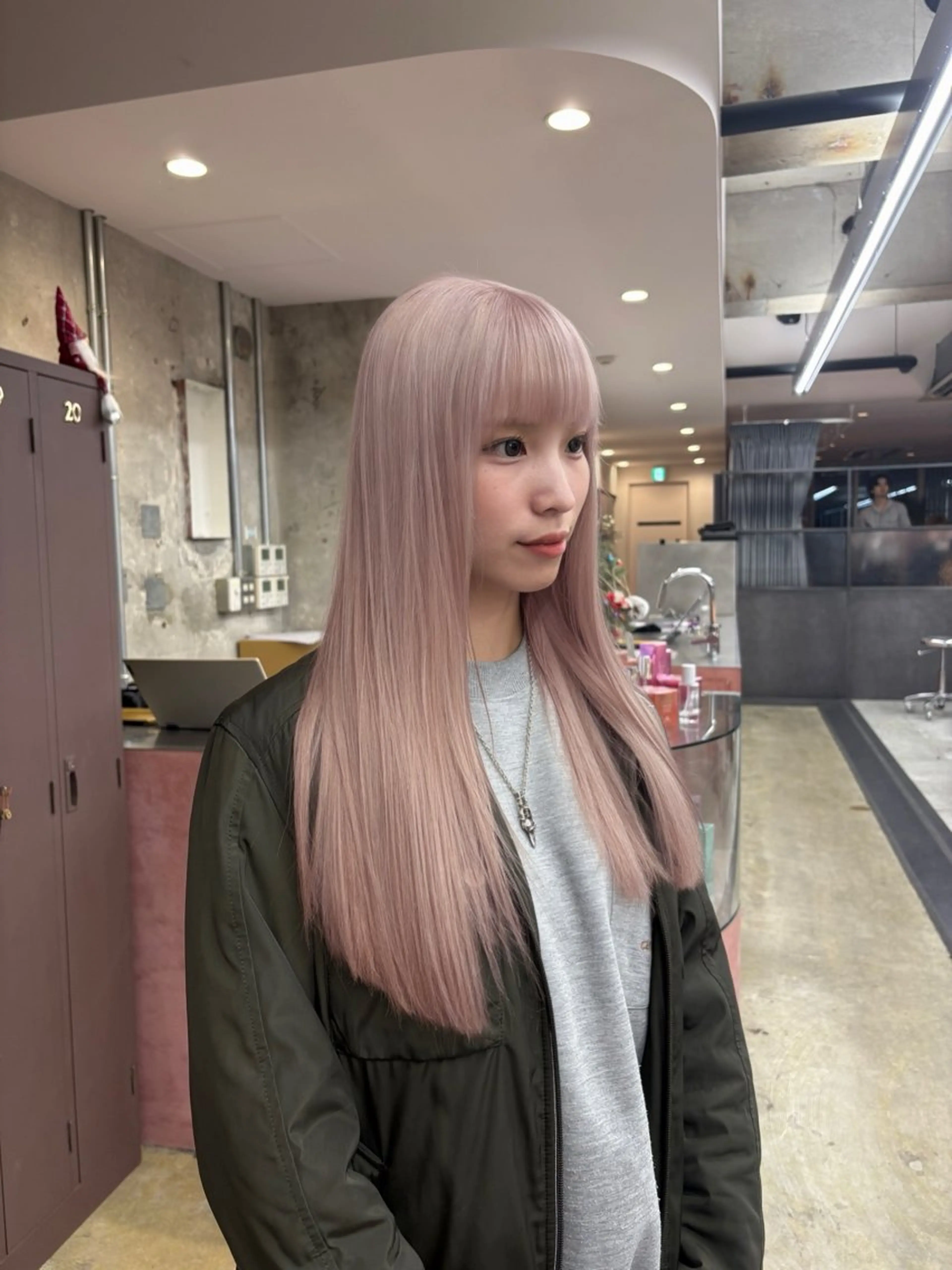 ロング カット ヘアカラー 鈴木瑛里／ブロンド ベージュ／男女のヘアスタイル