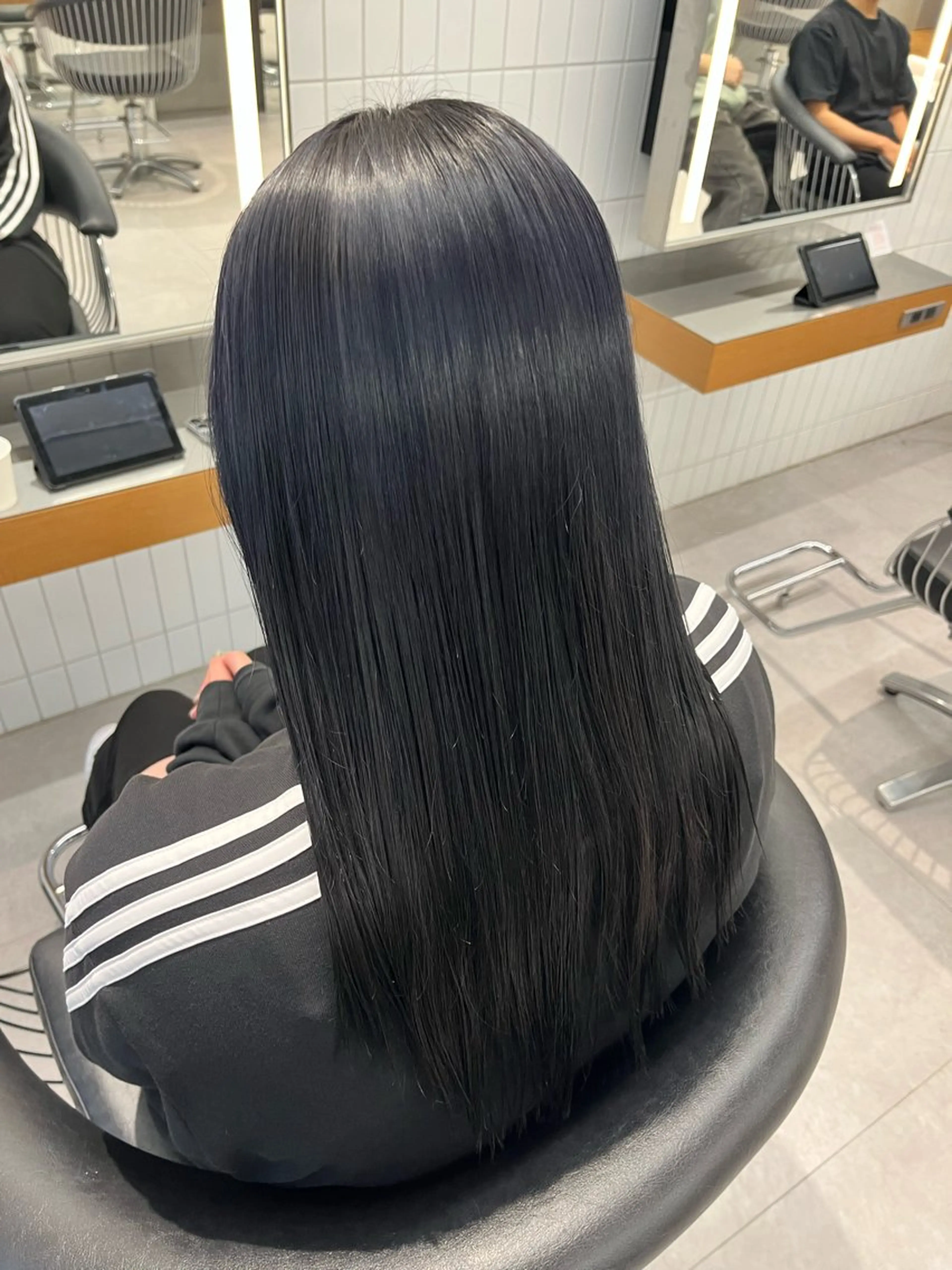 ロング カラー 圧倒的 毛流れ センターパートのヘアスタイル