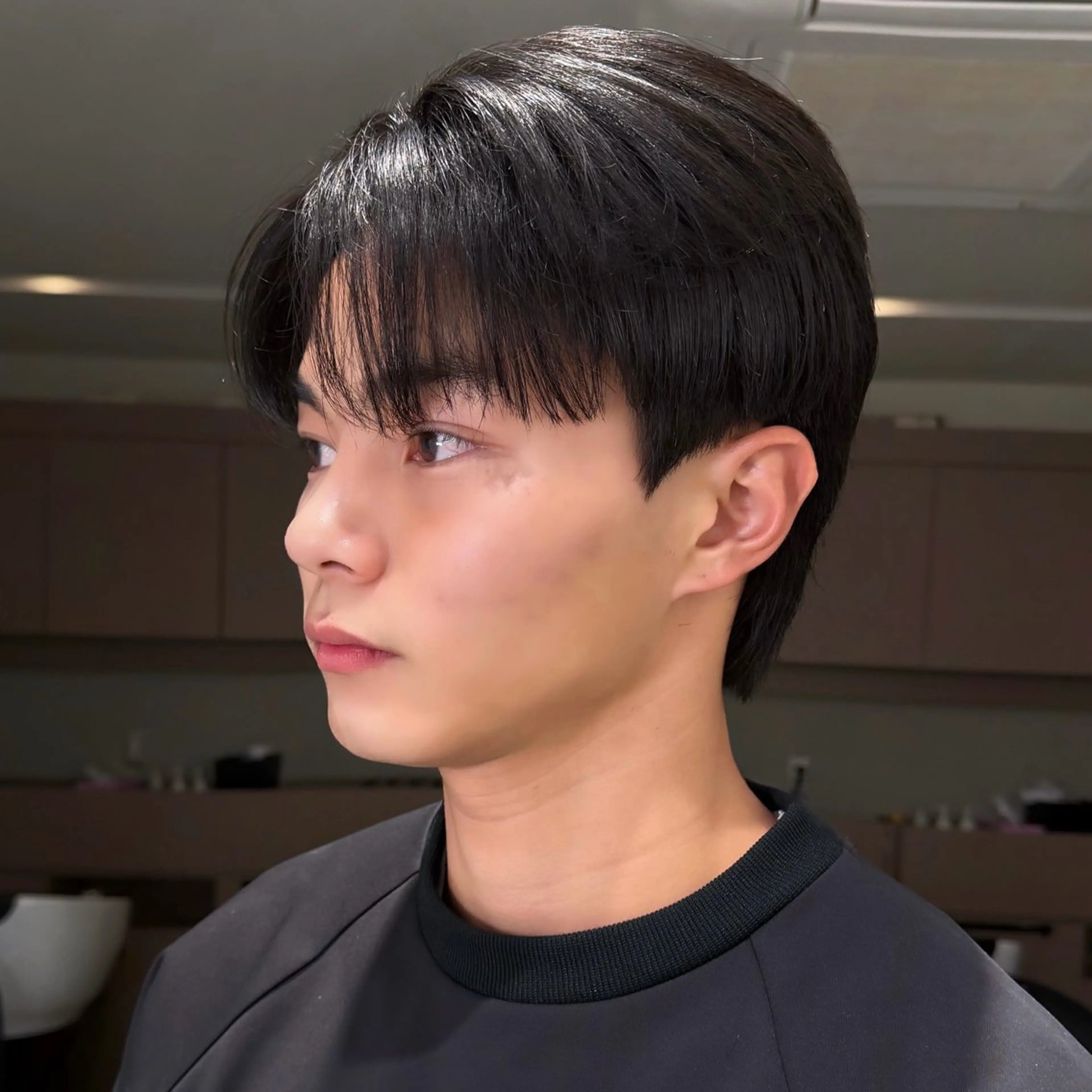 ショート カラー パーマ メンズ センターパート ダウンパーマ メンズ韓国風 メンズパーマ 韓国風ヘア カット パーマ 【センターパート】 大竹　龍之介のヘアスタイル