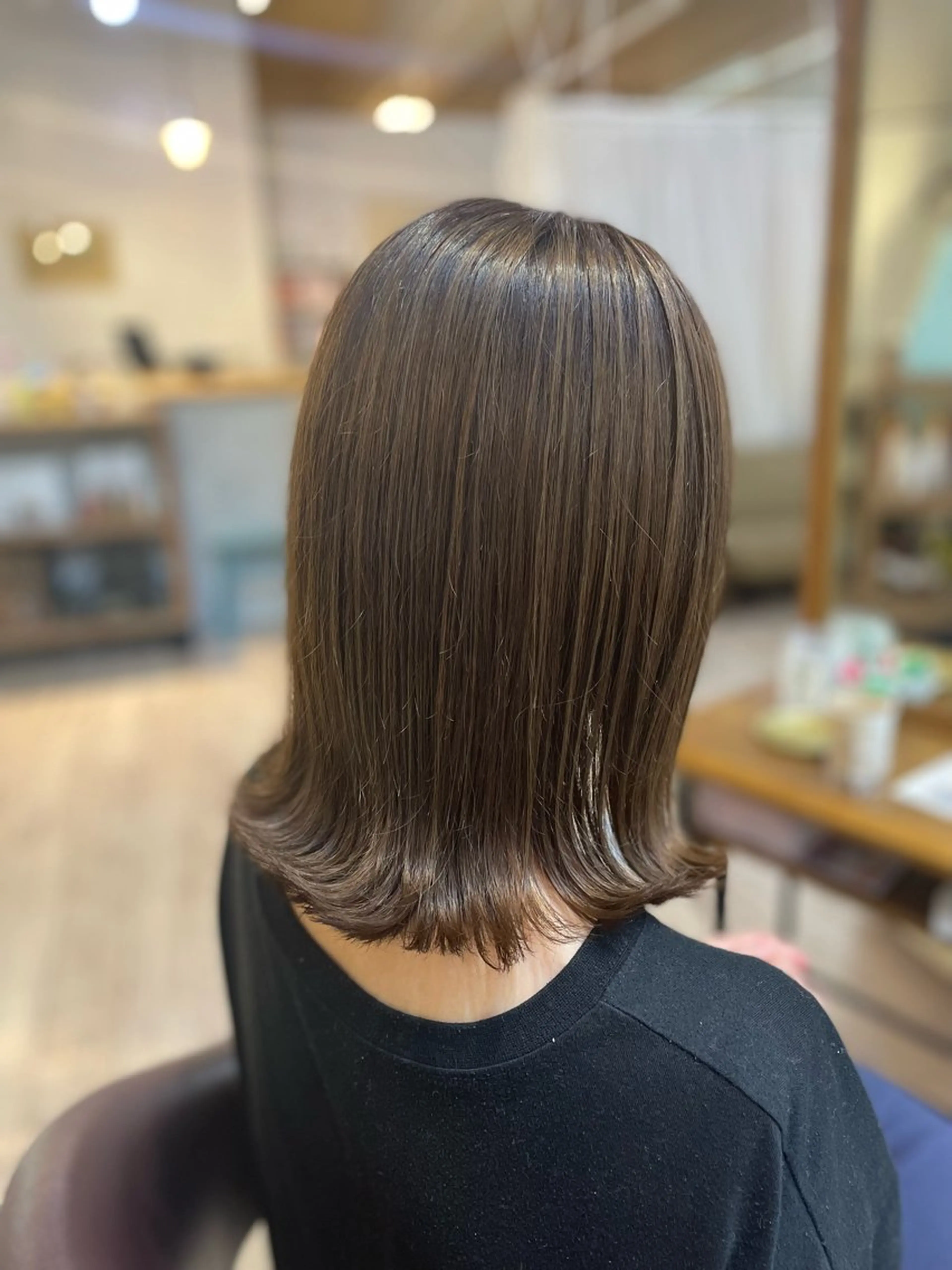 ミディアム 茅野 あゆ美のヘアスタイル