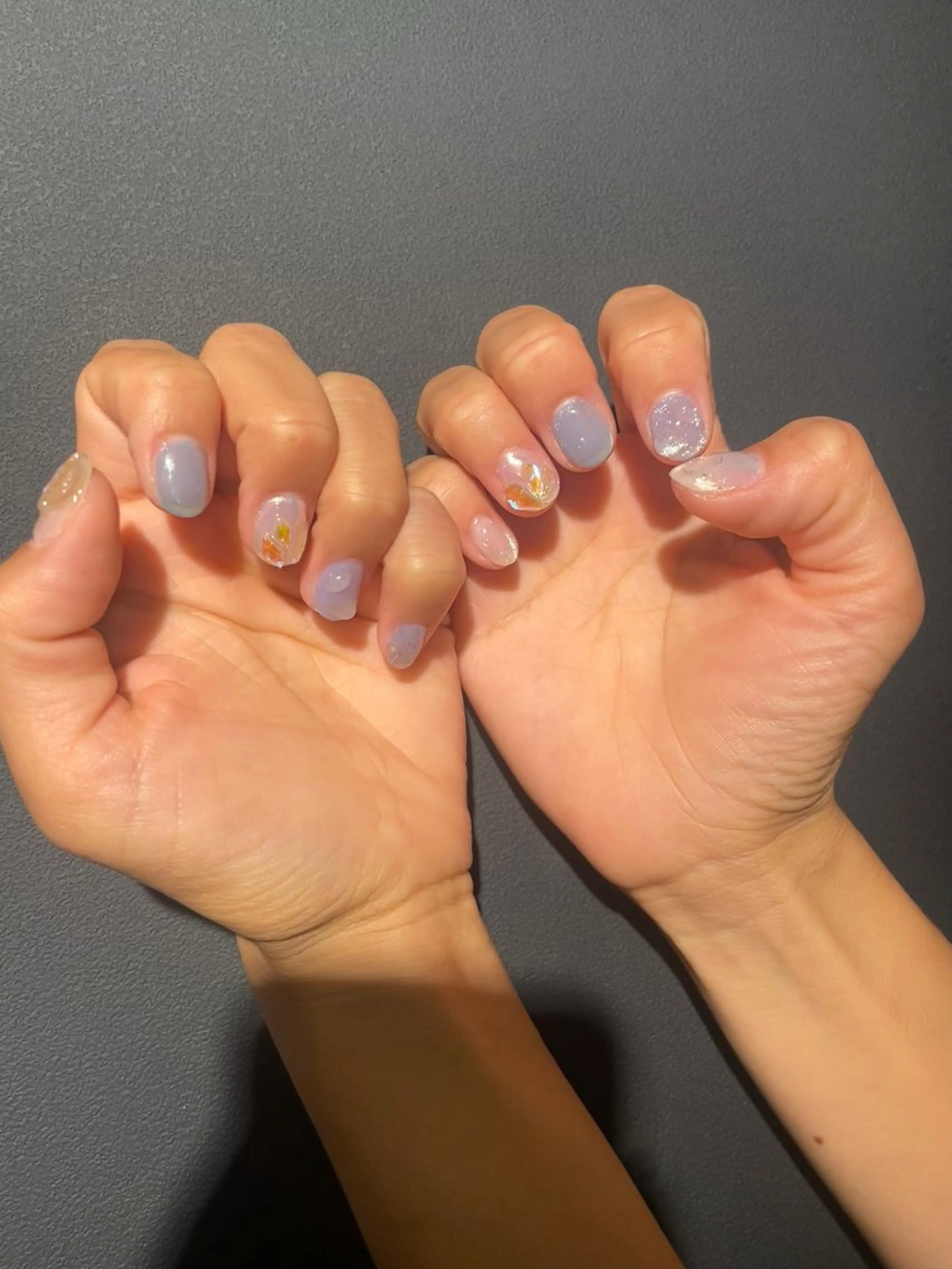 ネイル オーロラネイル 氷ネイル・うるうるネイル 水色 ハンドネイル SALON de RICHE所属・本間 絢詩のネイルデザイン