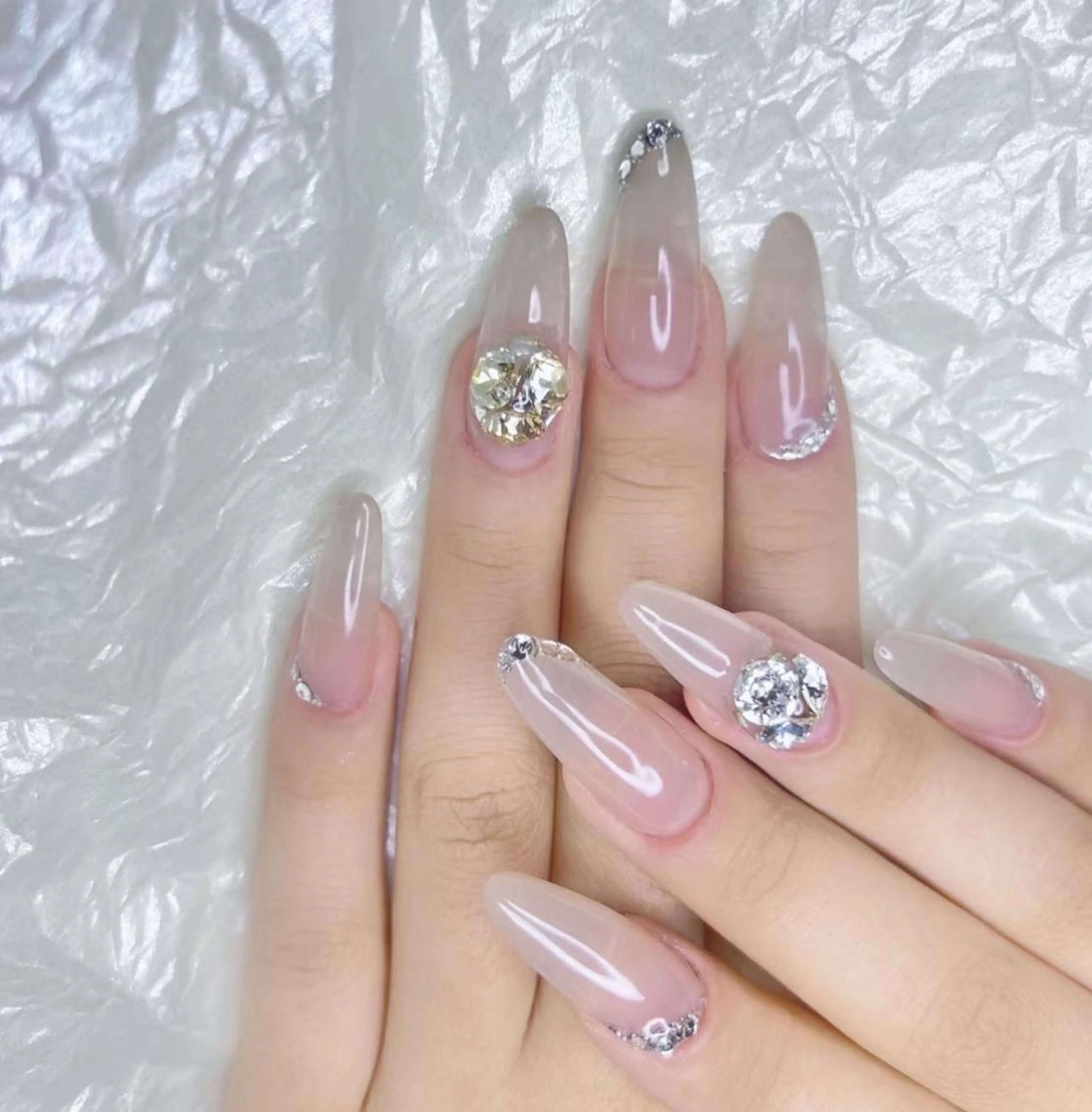 ネイル アートネイル 長さ出し ネイルチップ Queens PUPUのネイルデザイン