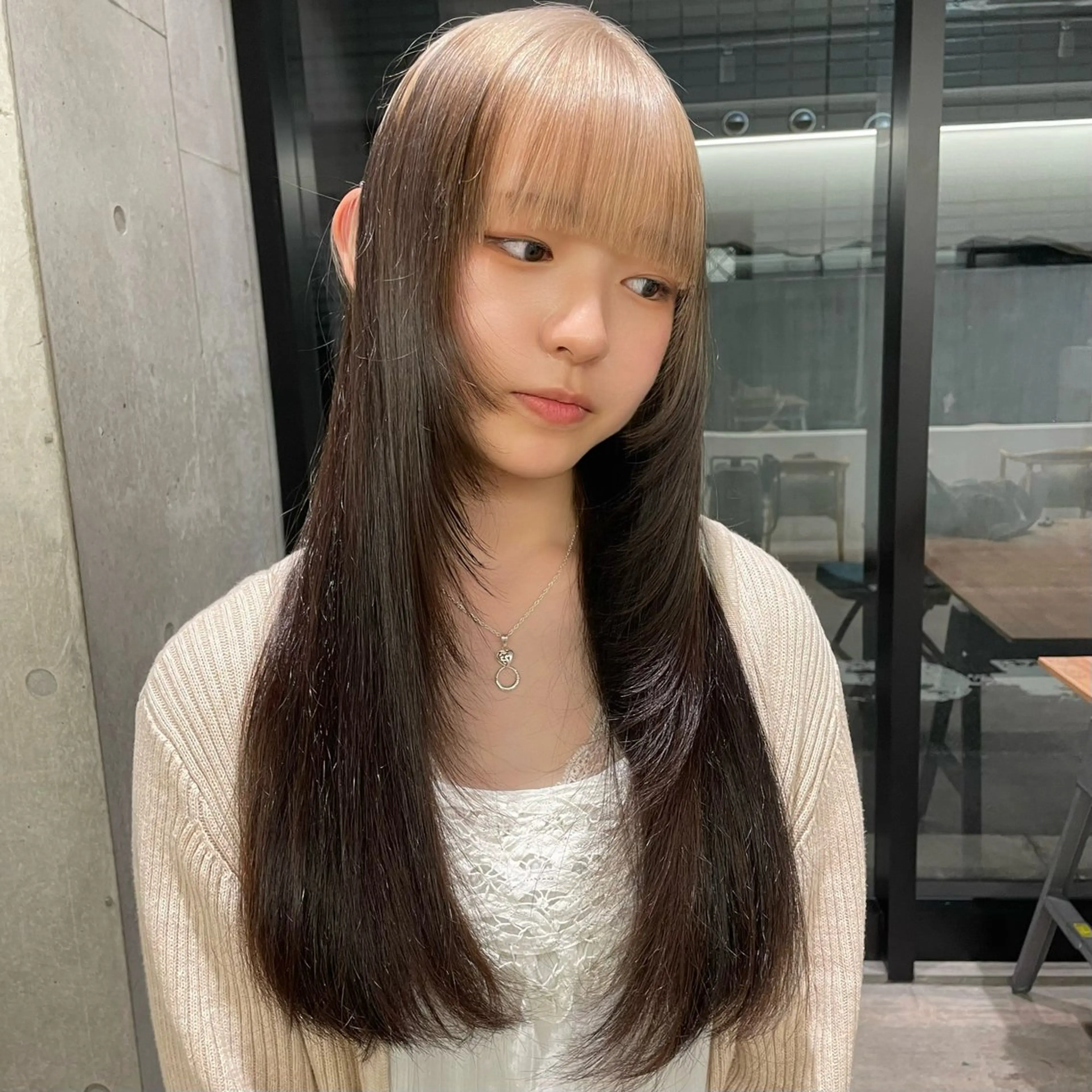 ロング カラー ヘアアレンジ ベージュカラー ブリーチ デザインカラー ダブルカラー カット ヘアカラー トリートメント Mizobe misakiのヘアスタイル