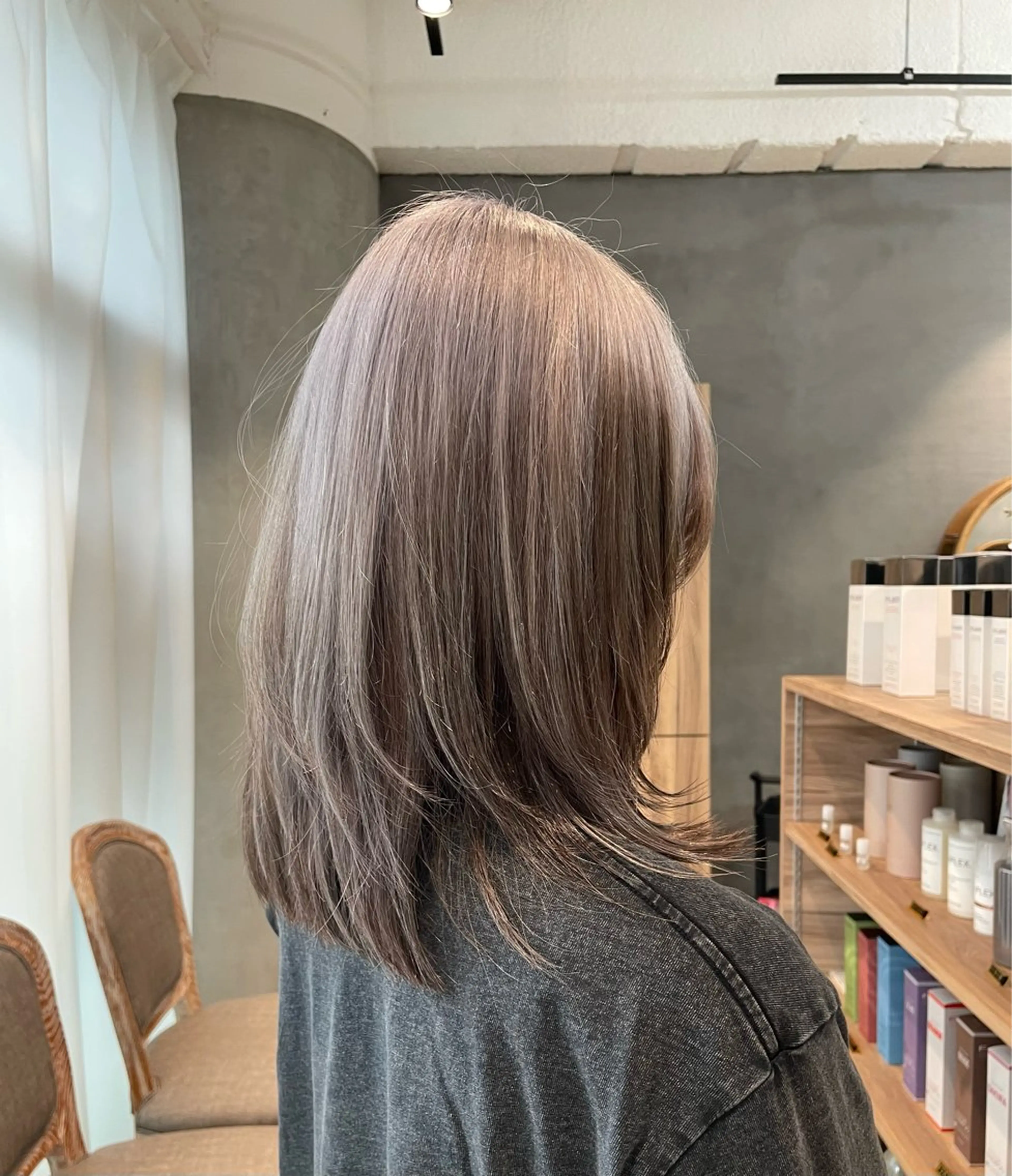 ミディアム カラー アッシュ グレージュ ホワイトアッシュ ヘアカラー 艶髪ブリーチカラー /府中/Mizukiのヘアスタイル