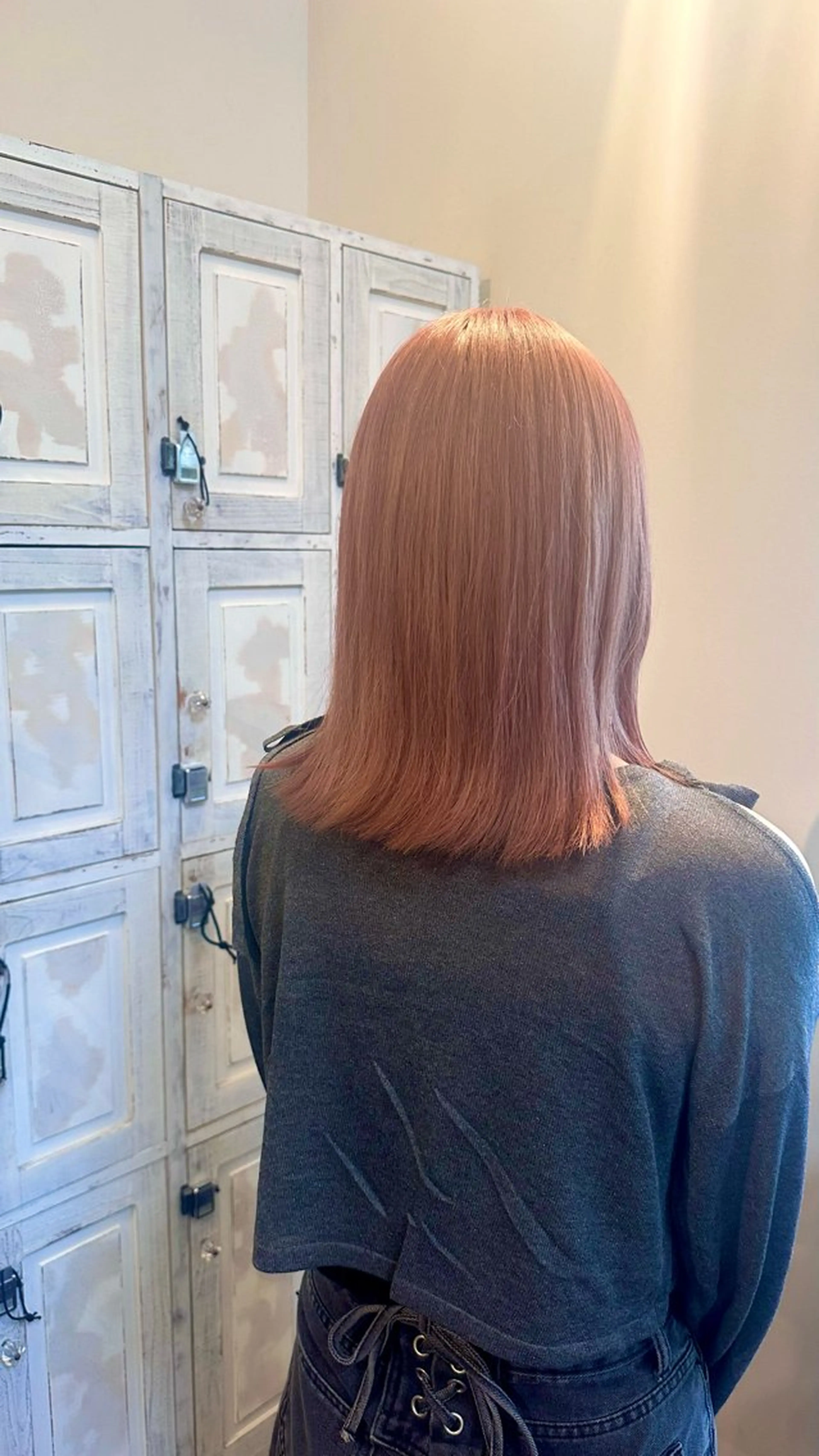 ミディアム カラー ルプラボウ/梨菜/ ハイトーン/ブリーチのヘアスタイル