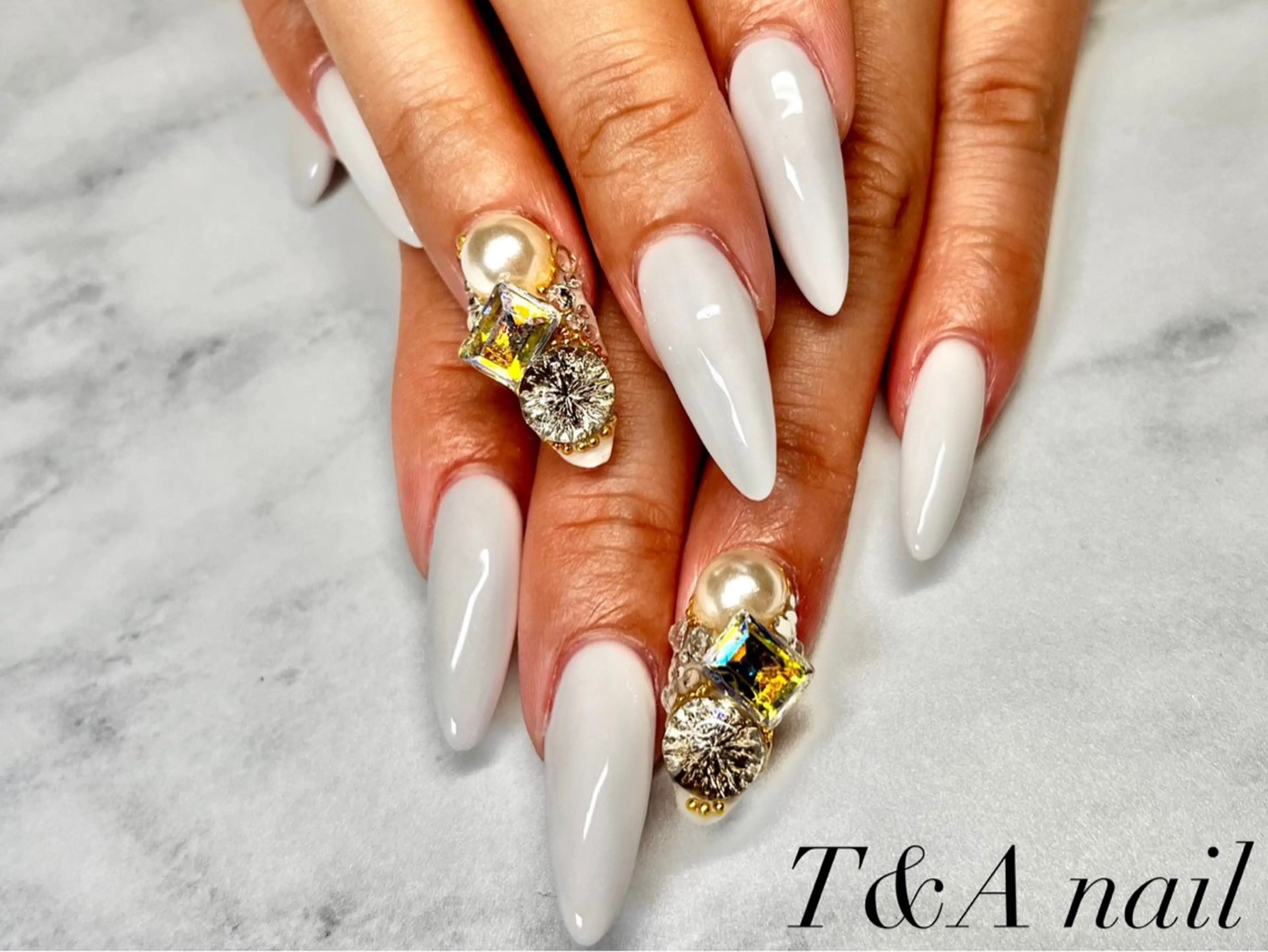 ネイル 長さ出し ジェルネイル ワンカラーネイル スカルプネイル ホワイト ハンドネイル T&A nailのネイルデザイン