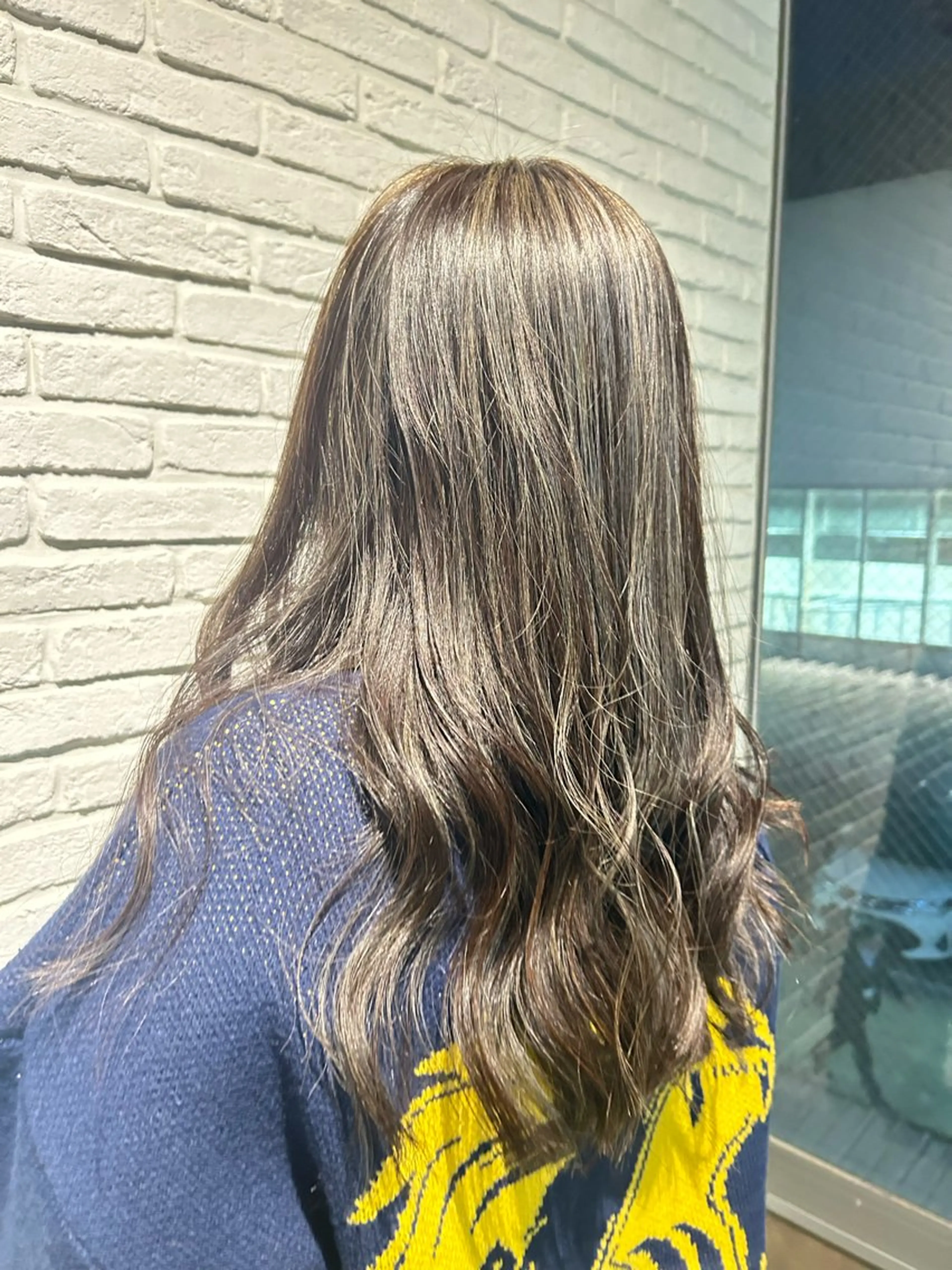 ロング ハイライト カット ヘアカラー 大賀 チサトのヘアスタイル