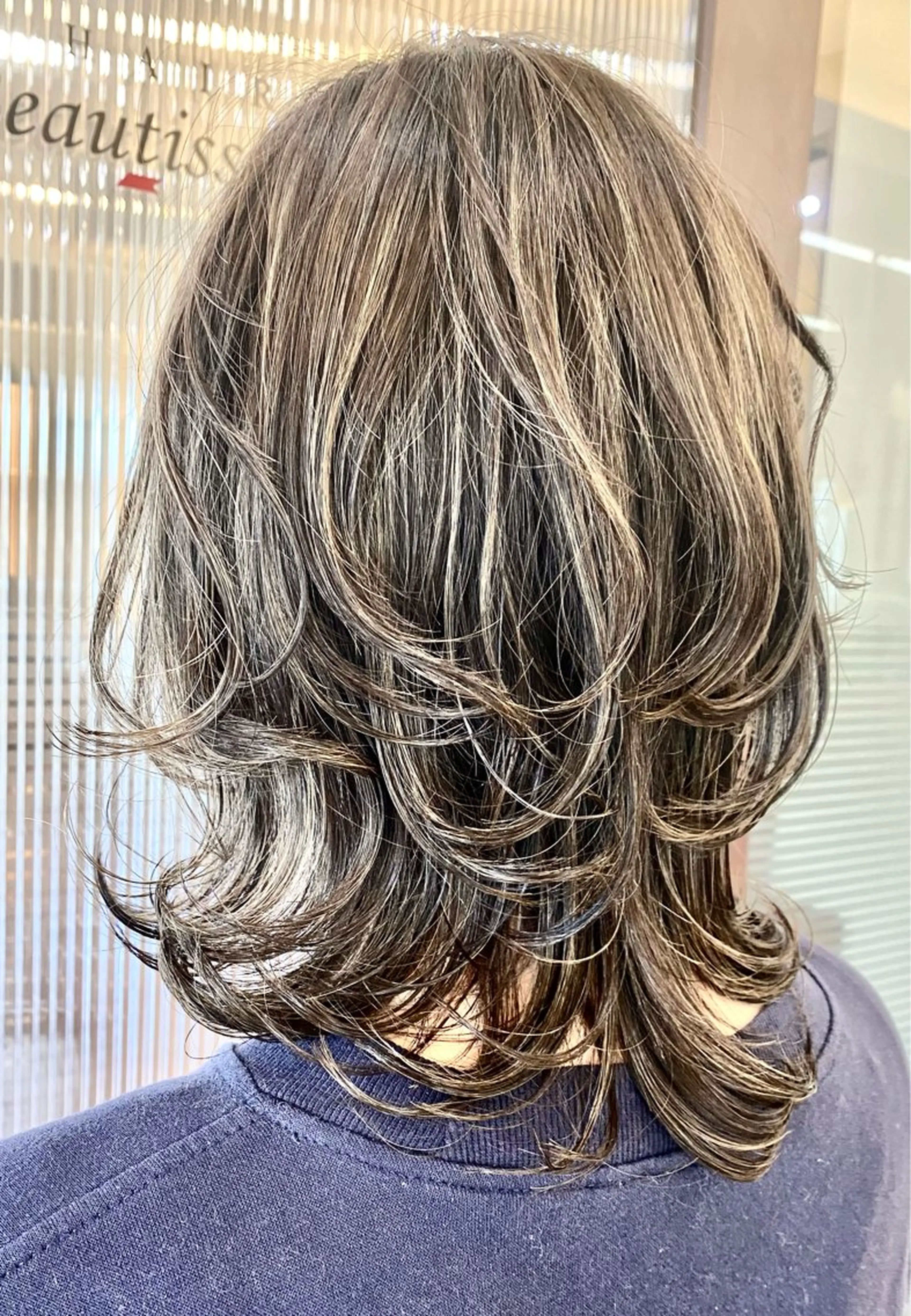 セミロング 鈴木 千恵子のヘアスタイル