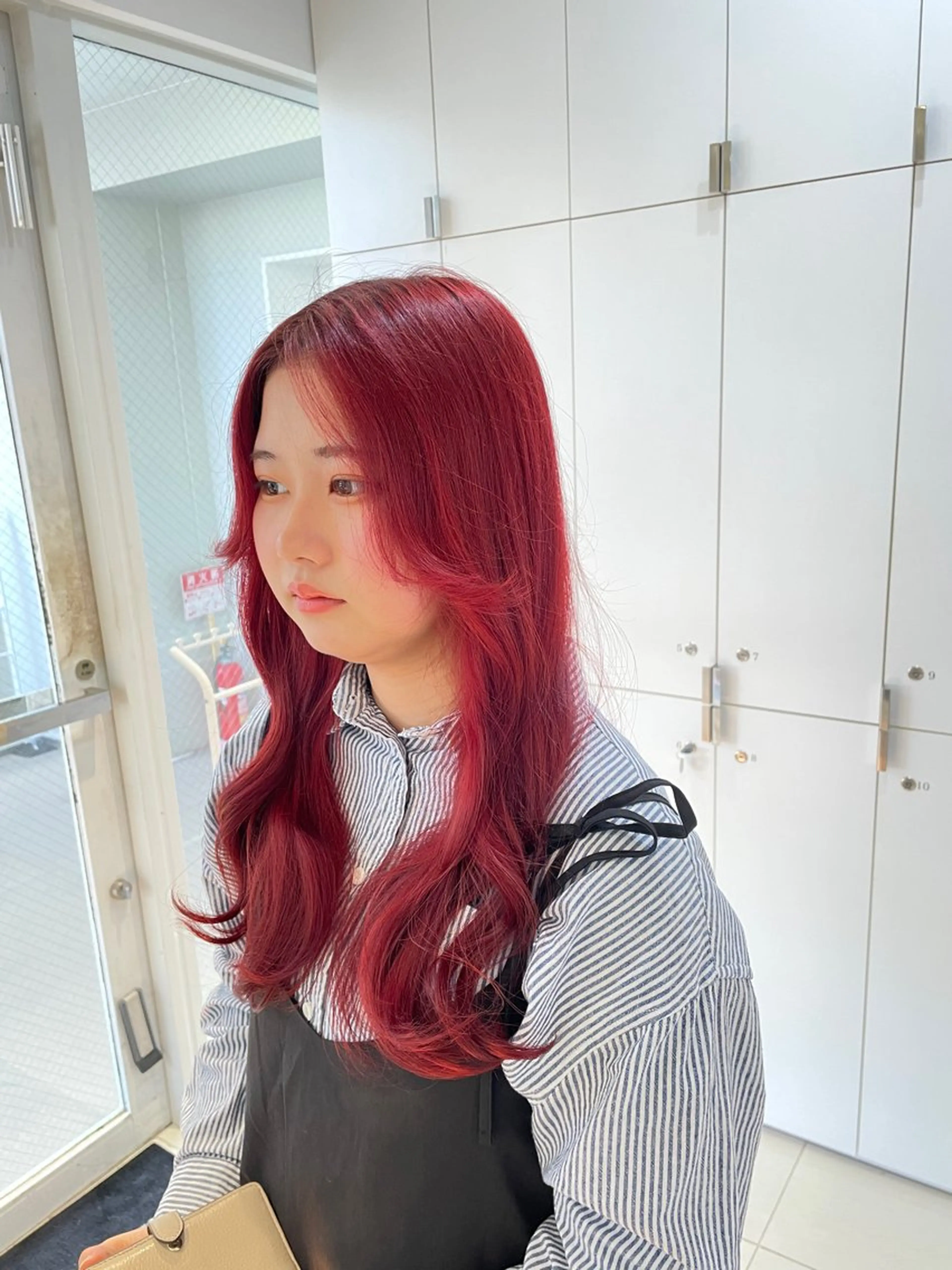 ロング カラー ヘアアレンジ ブリーチ レッドカラー 顔まわりレイヤー レイヤーカット カット ヘアカラー トリートメント ヘッドスパ ヘアセット 艶髪✨寒色カラー✨ 翁長孝輔のヘアスタイル