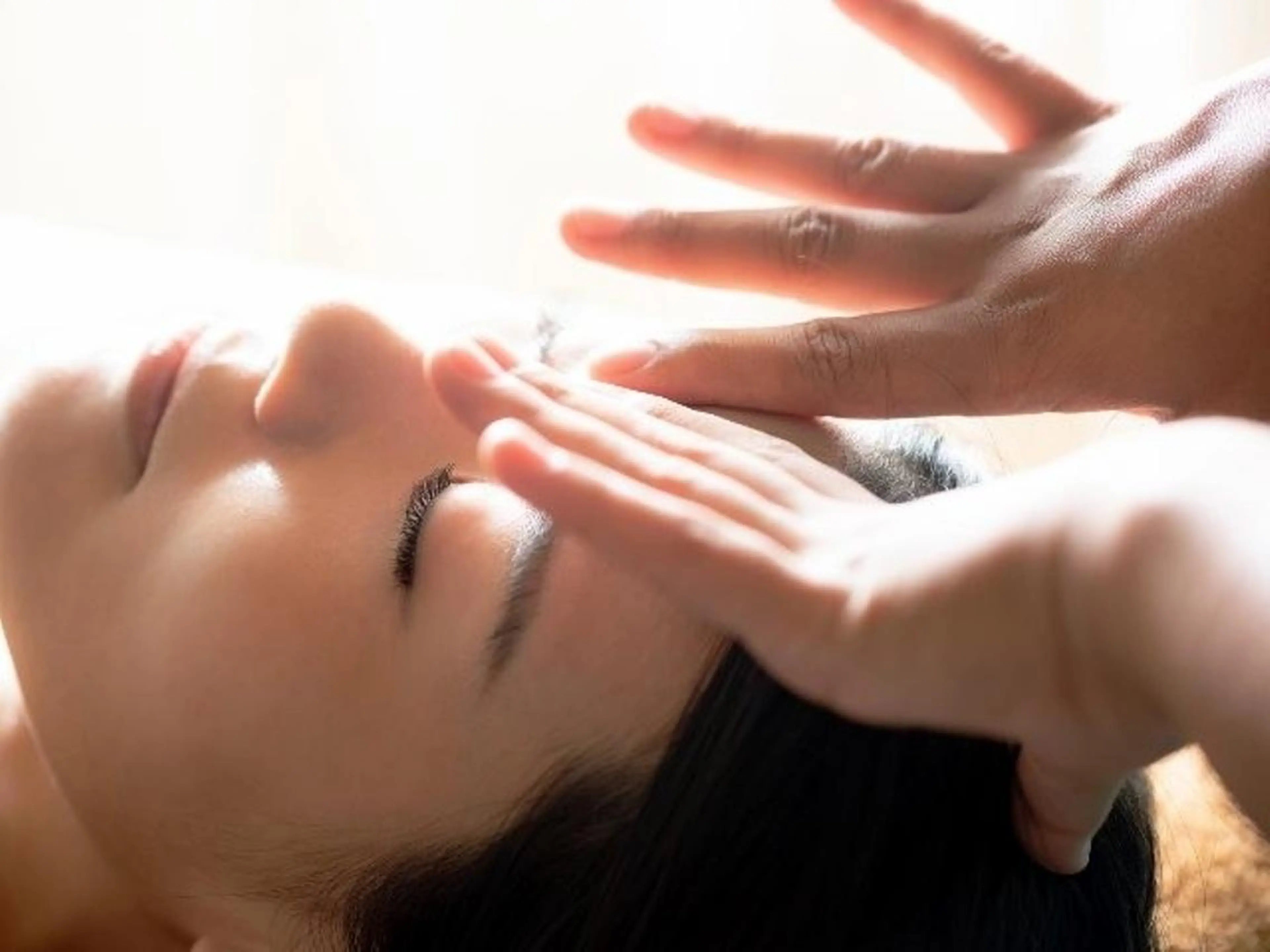 骨盤矯正＋首肩頭部アイケア＋不眠改善セラピー＋ヒーリングの写真