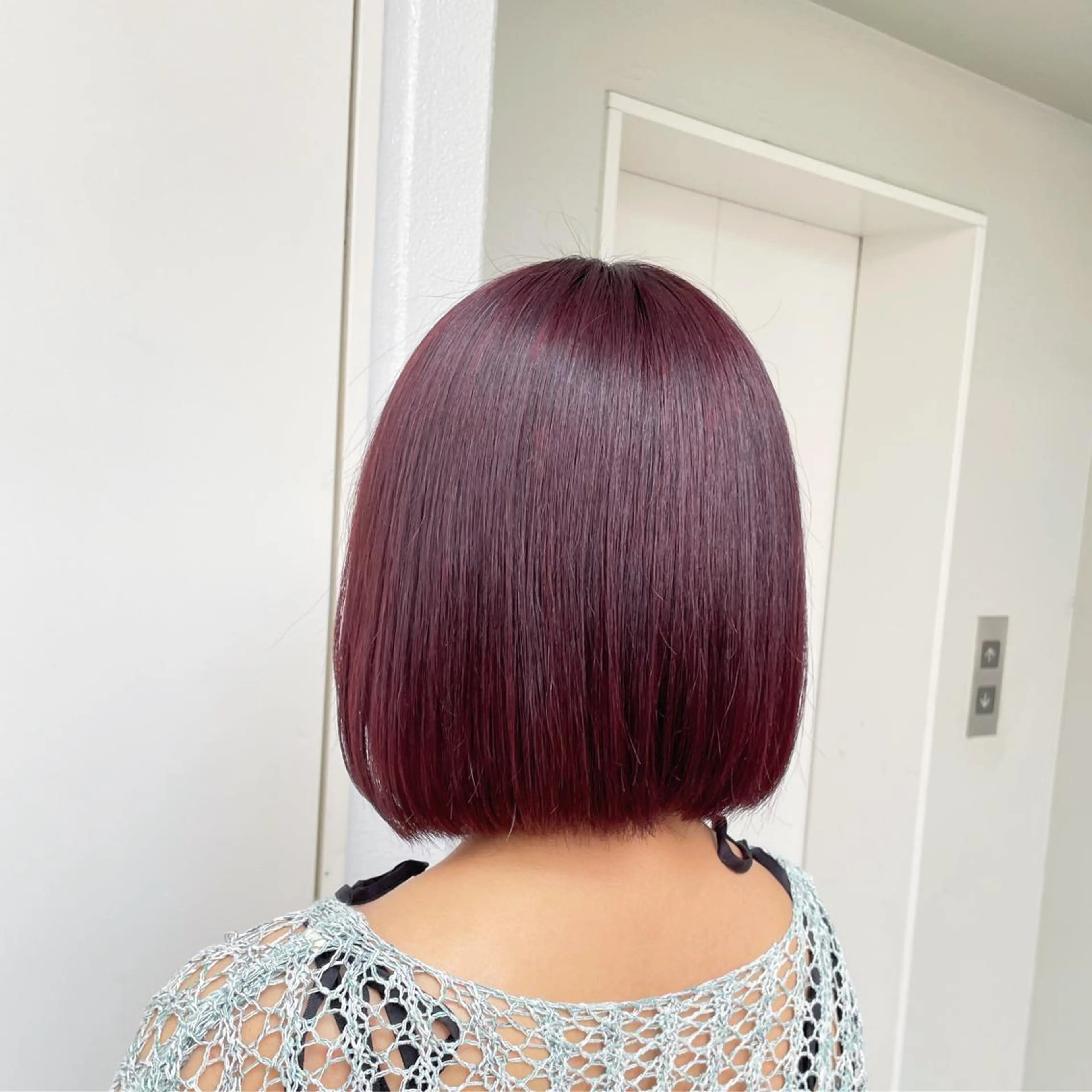 ショート カラー ヘアアレンジ レッドカラー バイオレットカラー カット トリートメント ヘッドスパ ヘアセット 艶髪✨寒色カラー✨ 翁長孝輔のヘアスタイル