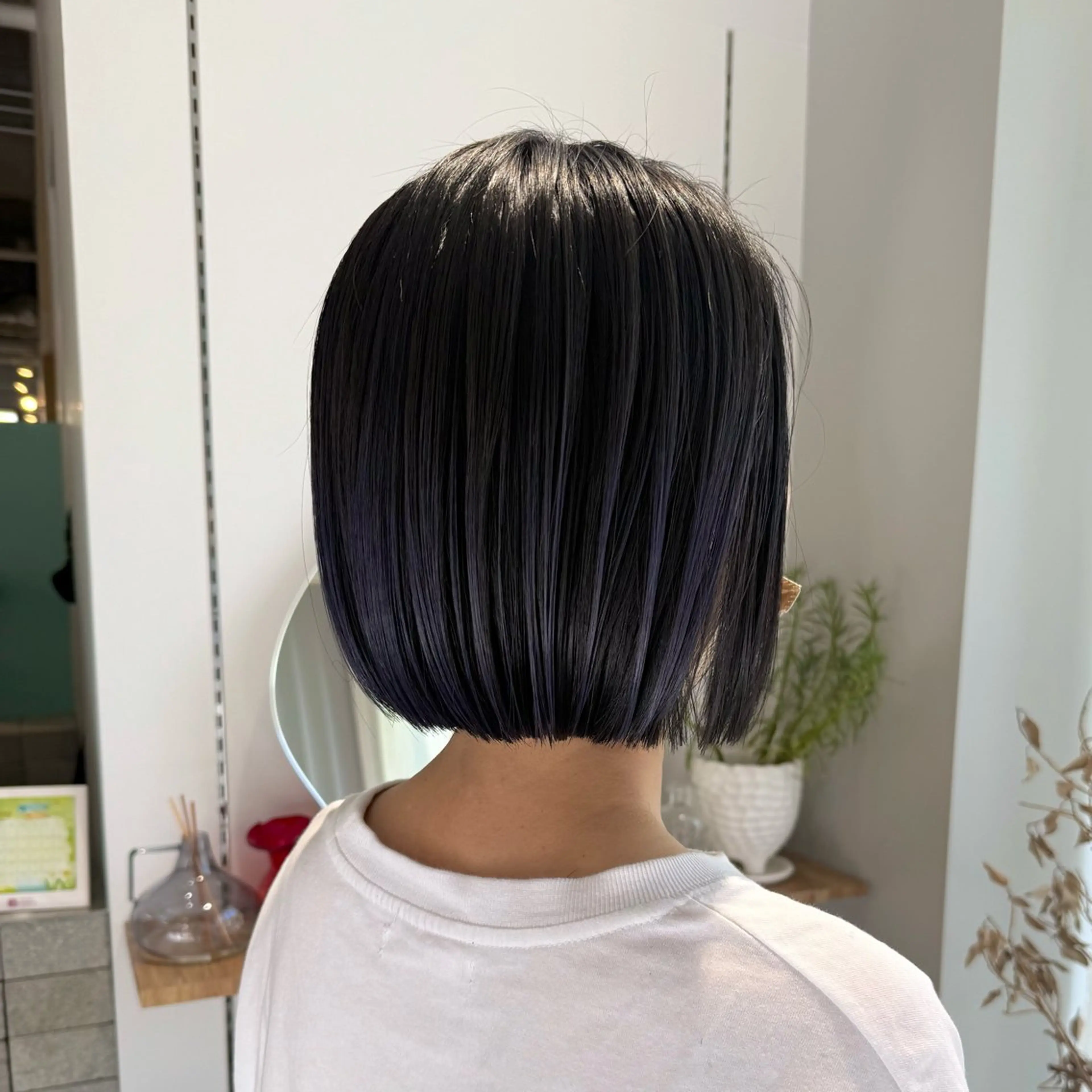 ショート カラー デザインカラー パープルカラー カット ヘアカラー トリートメント cipre シンモン チナリのヘアスタイル