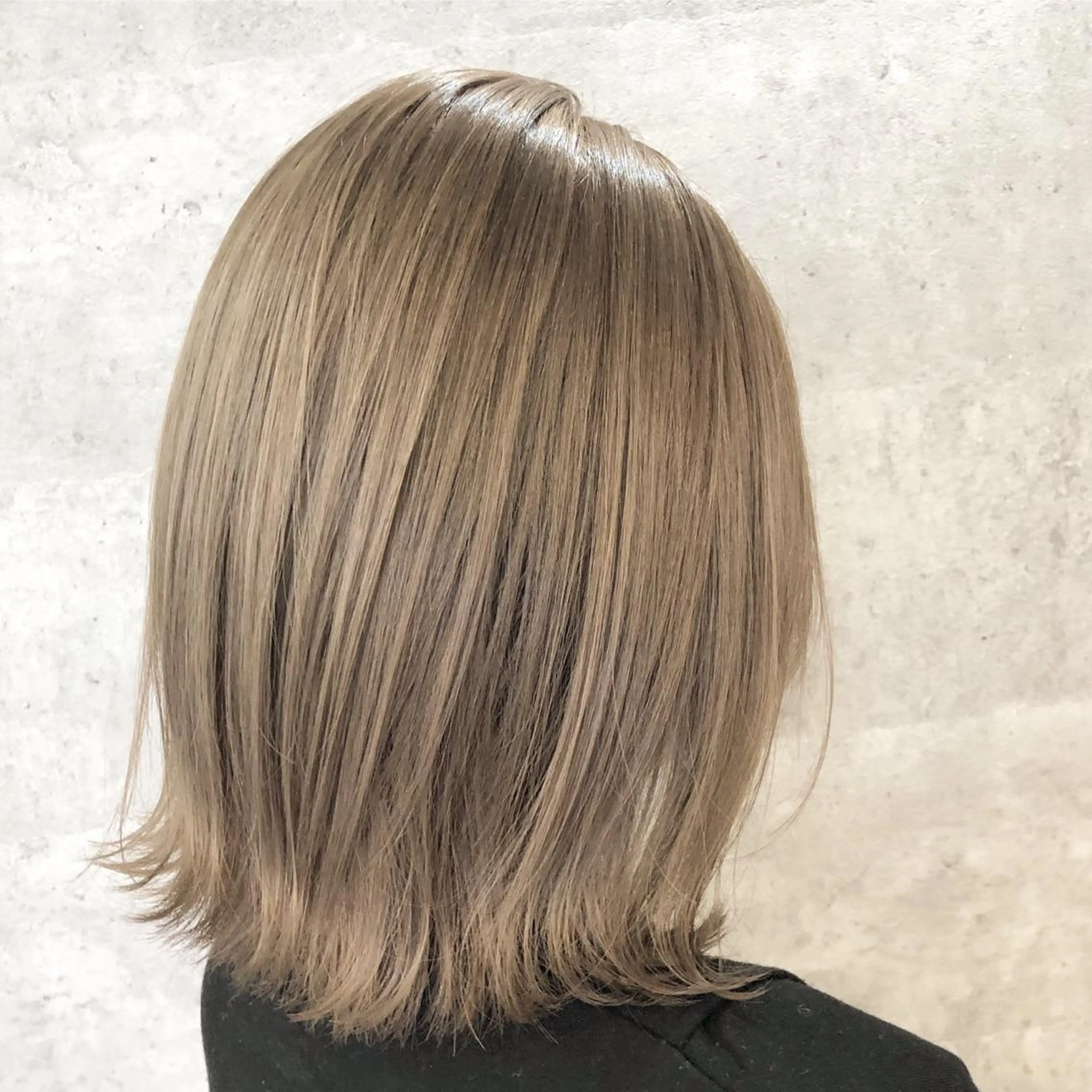 ミディアム カラー アディクシーカラー ベージュカラー ブリーチ イルミナカラー 髪質改善で 憧れの潤艶美髪にのヘアスタイル