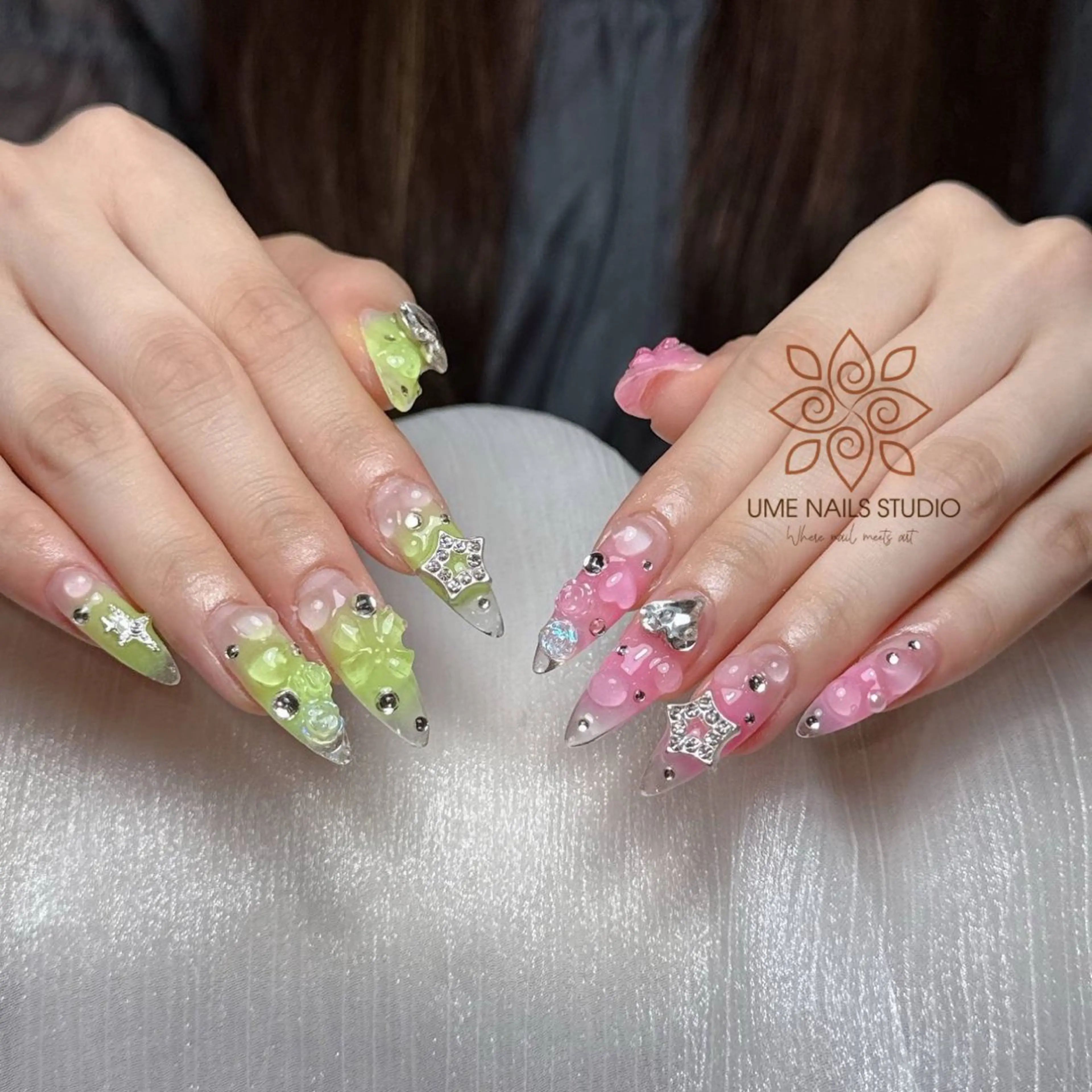 ネイル チークネイル クリアネイル ガーリー キラキラネイル 韓国ネイル Ume Nail Studioのネイルデザイン
