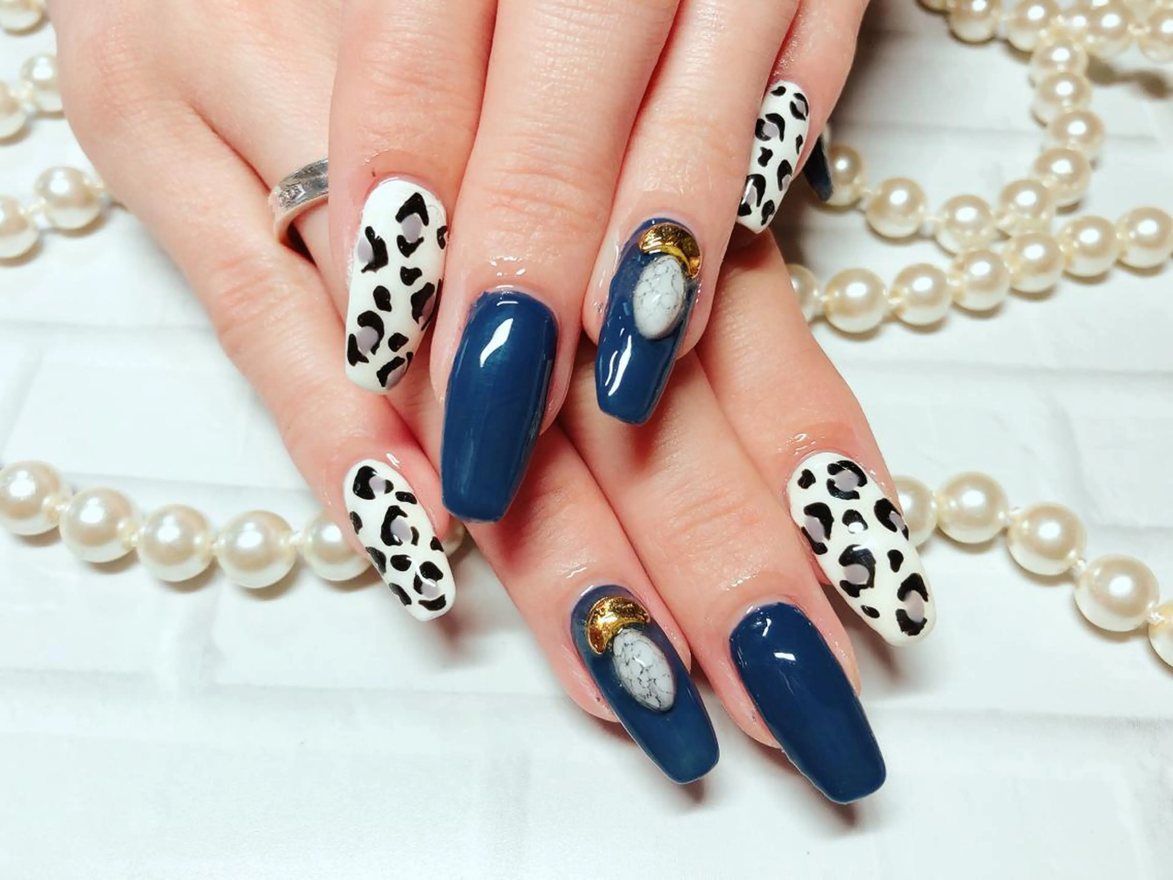 ネイル アニマル柄 大理石ネイル(マーブル) ネイビー ハンドネイル ハンドケア ネイル･脱毛サロン HARRYSのエステ・リラクイメージ