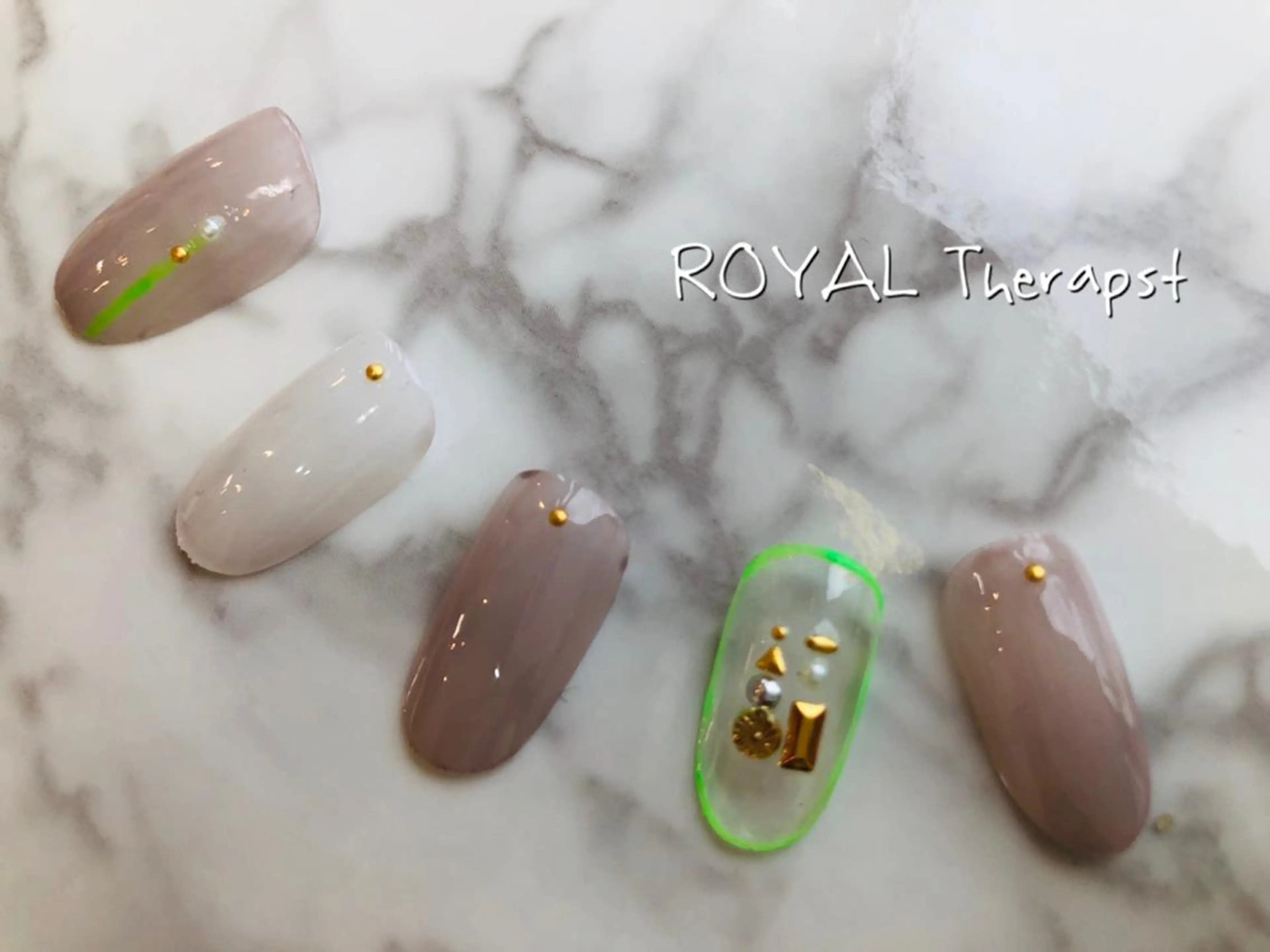 ネイル 【尾下】 ロイヤル•セラピストのネイルデザイン