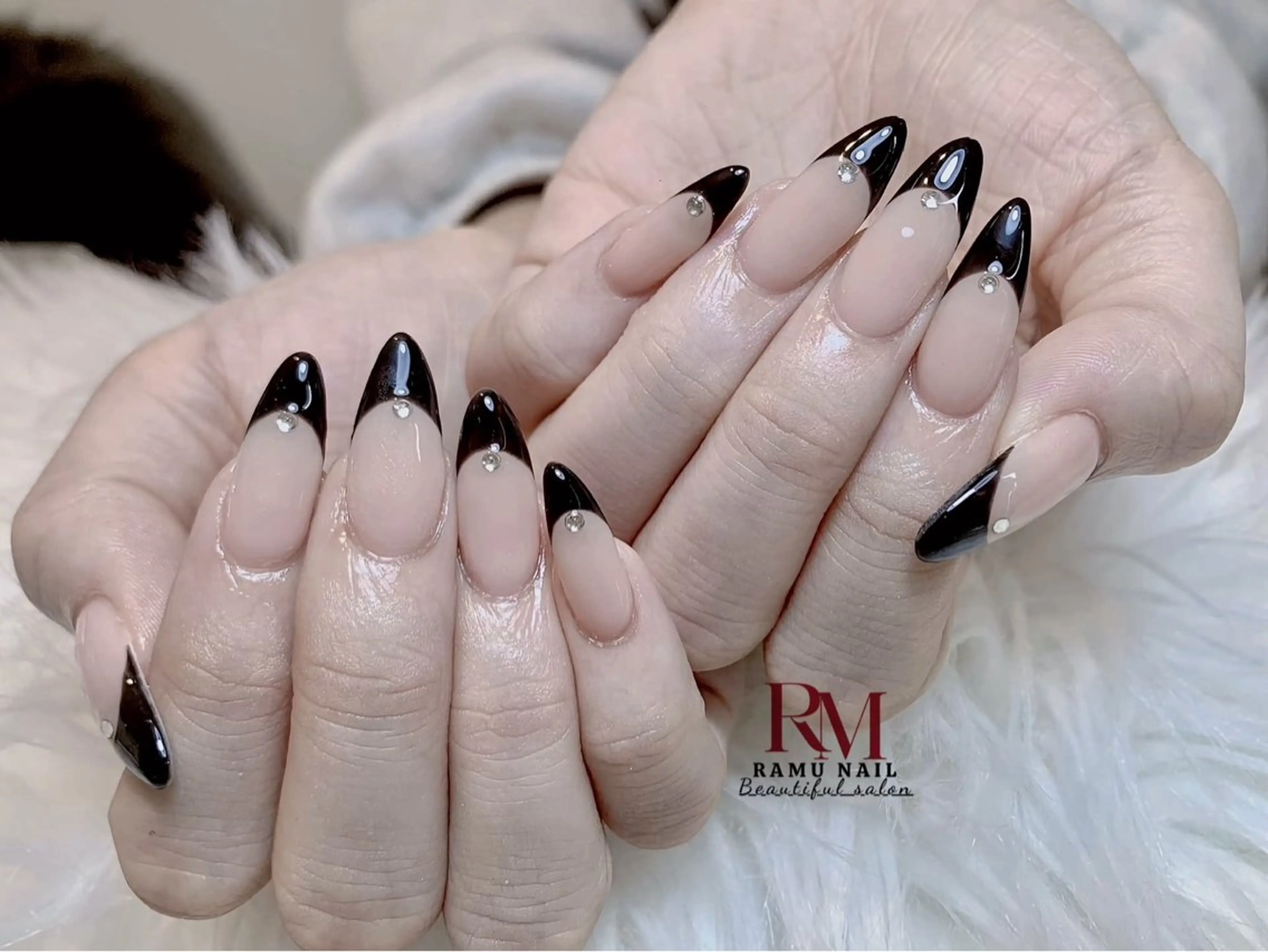 ネイル キラキラネイル マグネットネイル ミラーネイル ピンク ストーンネイル ハンドネイル RAMU Nail 恵比寿店のネイルデザイン