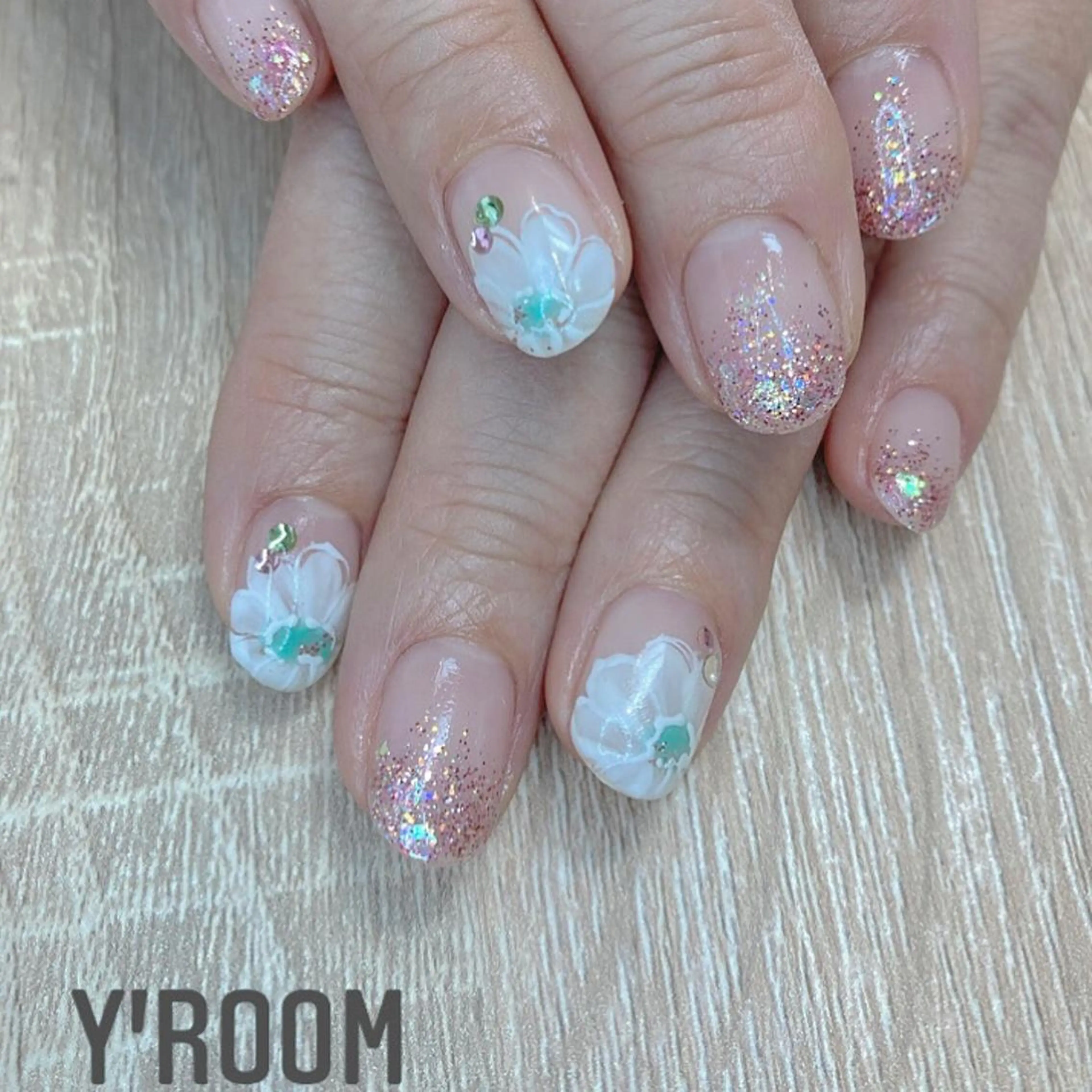 ネイル アートネイル オーロラネイル フラッシュネイル ジェルネイル グラデーション ハンドネイル YUKA （ネイリスト）のネイルデザイン