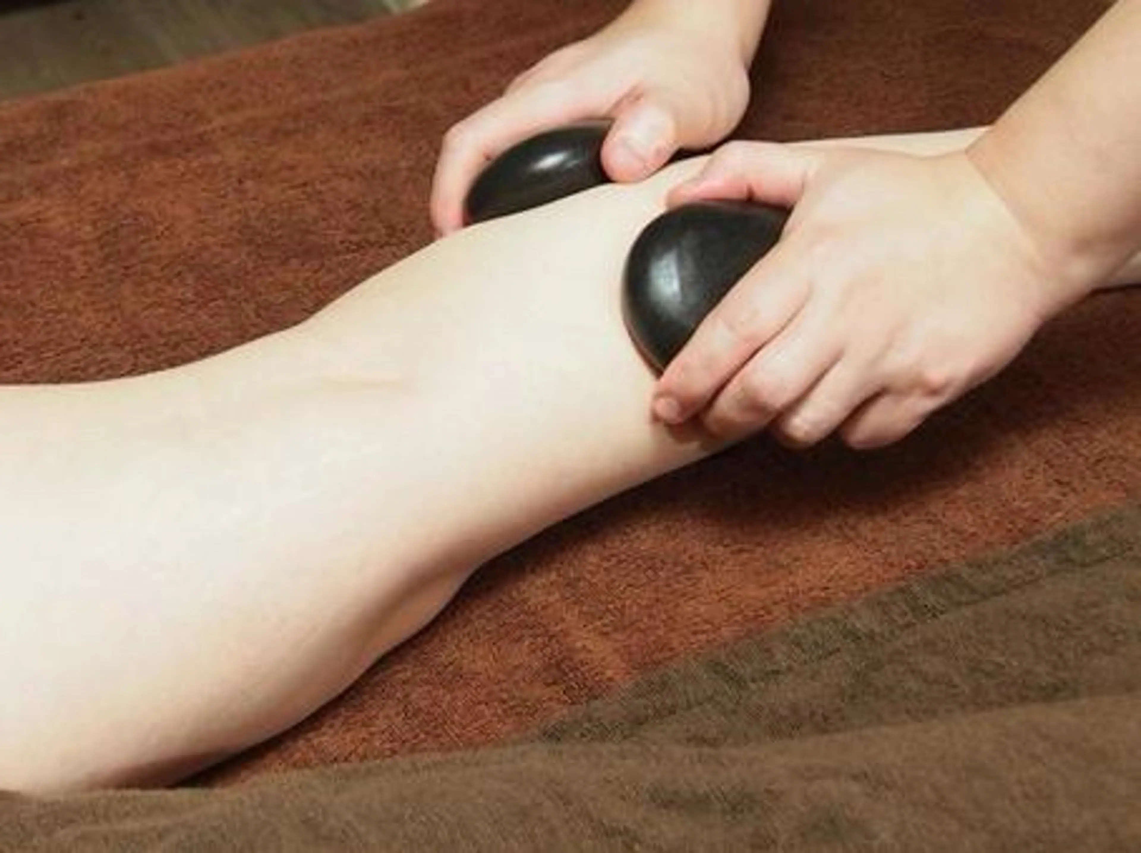 【新メニュー】ホットストーントリートメント+骨盤矯正 冷え、疲れの解消に下半身集中ケア5,500円→3,980円の写真