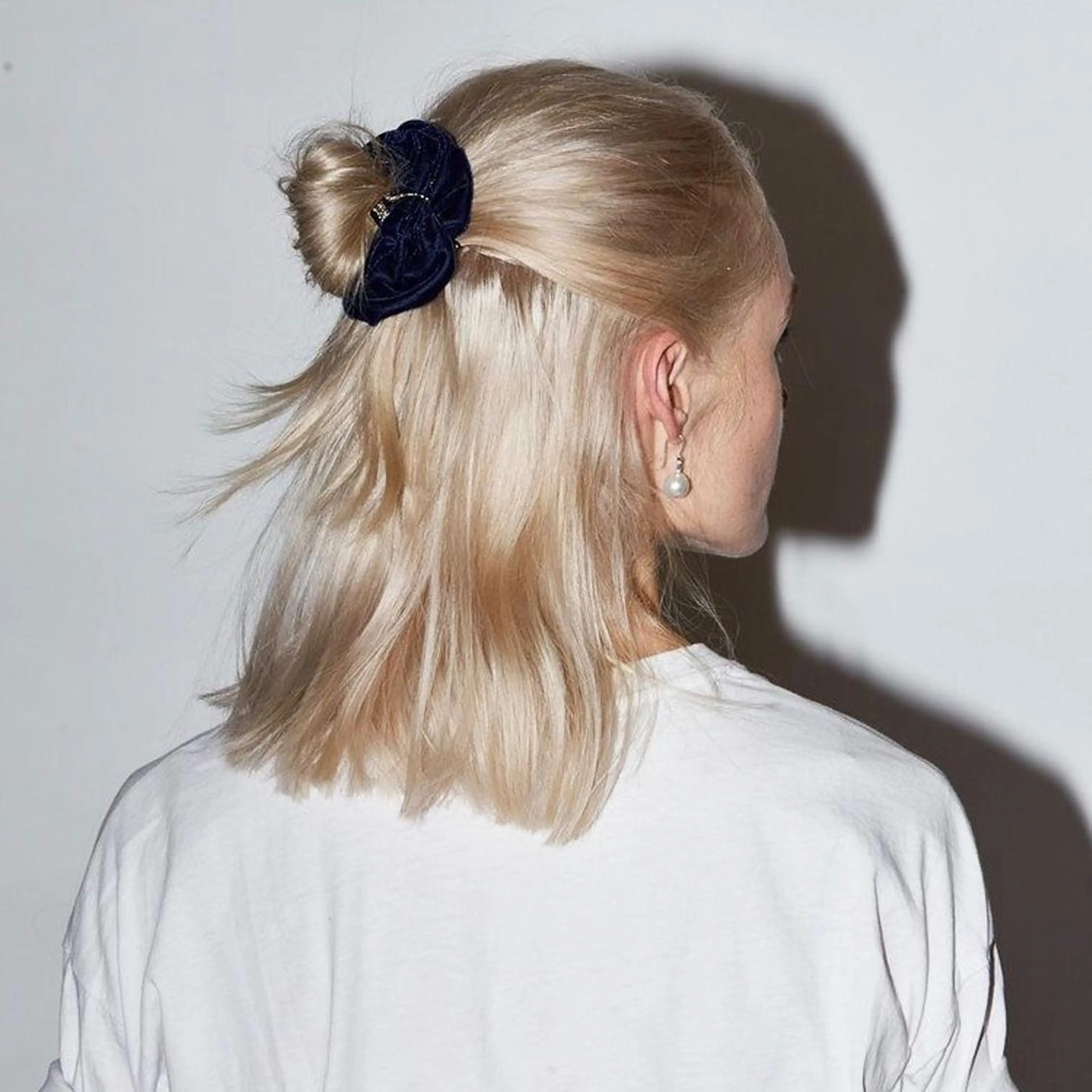 ミディアム カラー ヘアアレンジ ベージュカラー ブリーチ ニュアンスヘア🌔 nanakoのヘアスタイル