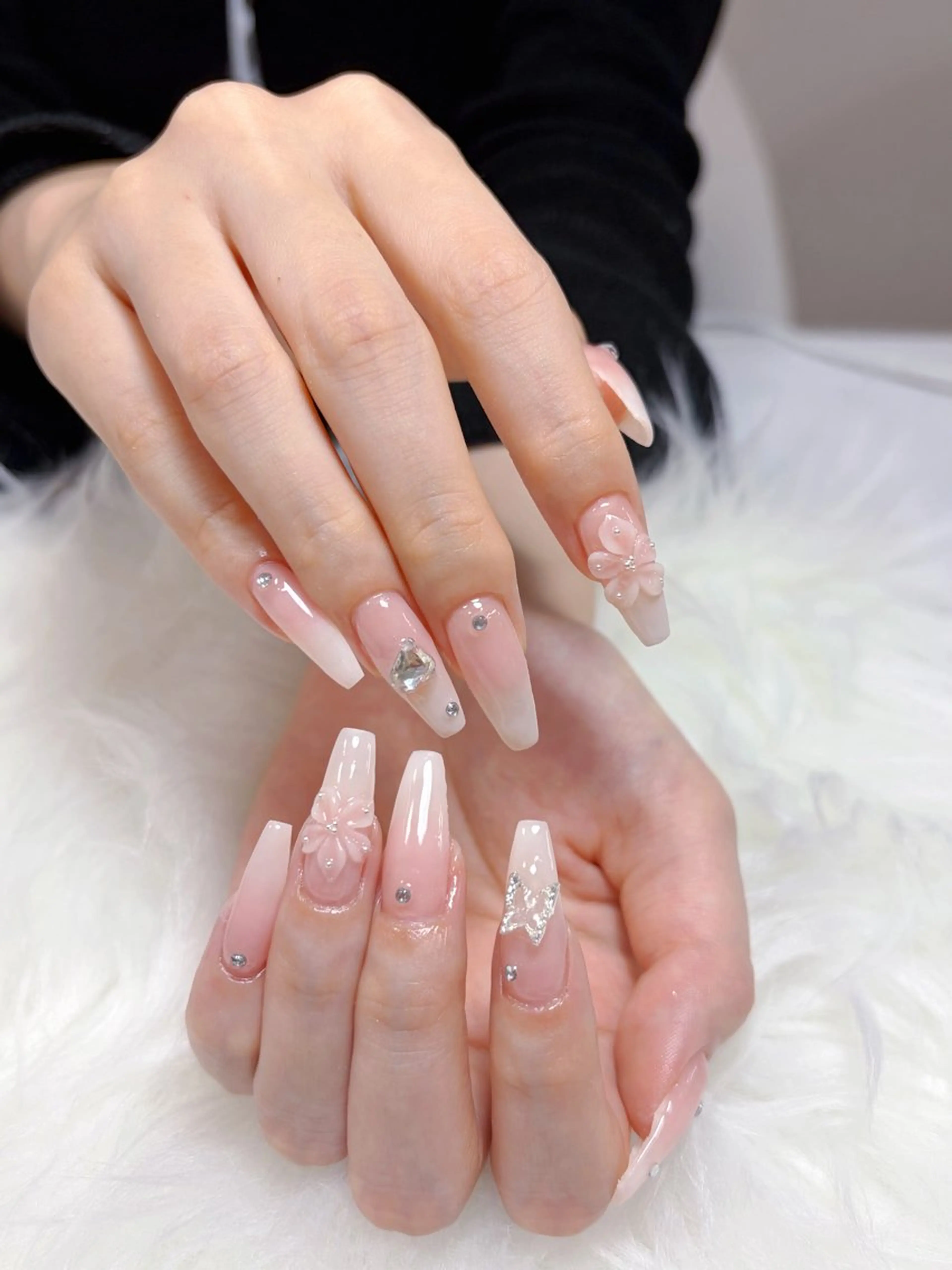 ネイル フラワーネイル 韓国ネイル 持ち込み 春ネイル ワンホンネイル Huyn Nail Shinjyukuのネイルデザイン