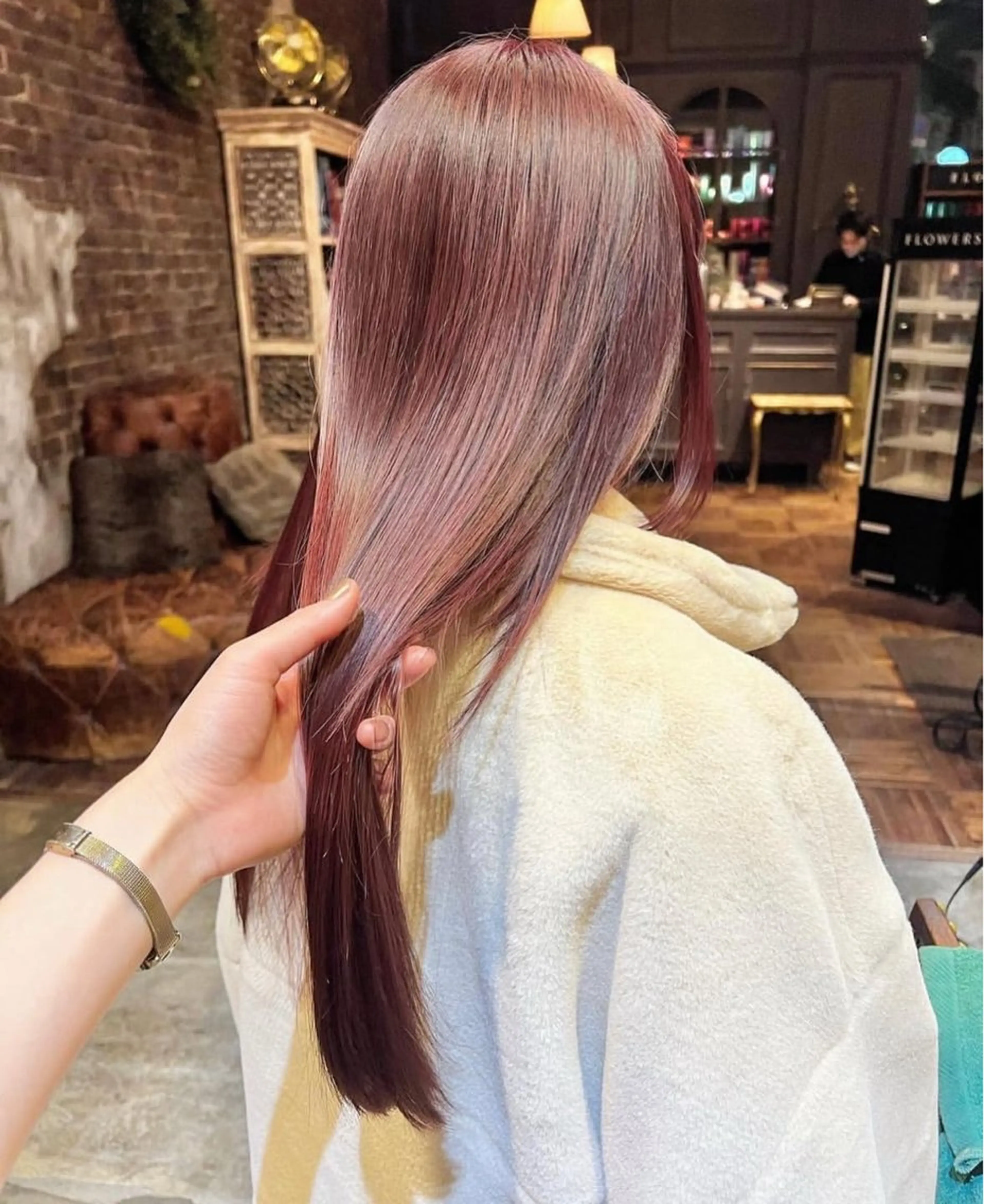 ロング カラー レッドカラー ヘアカラー Belle 銀座5丁目店所属・Maki /Jr.スタイリストのヘアスタイル