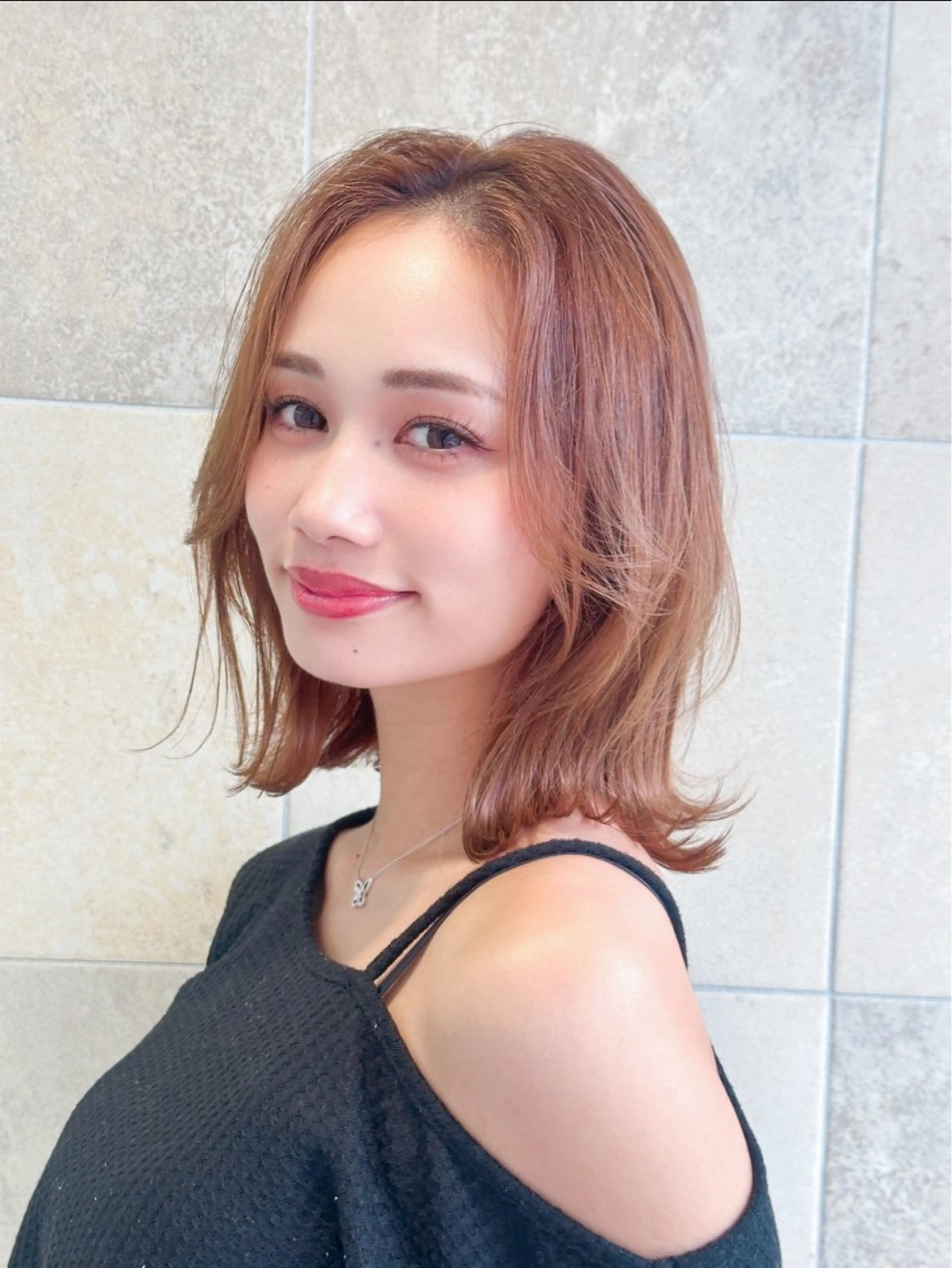 ミディアム カラー ヘアカラー トリートメント 小顔レイヤー/ ベージュ🤍Rieのヘアスタイル