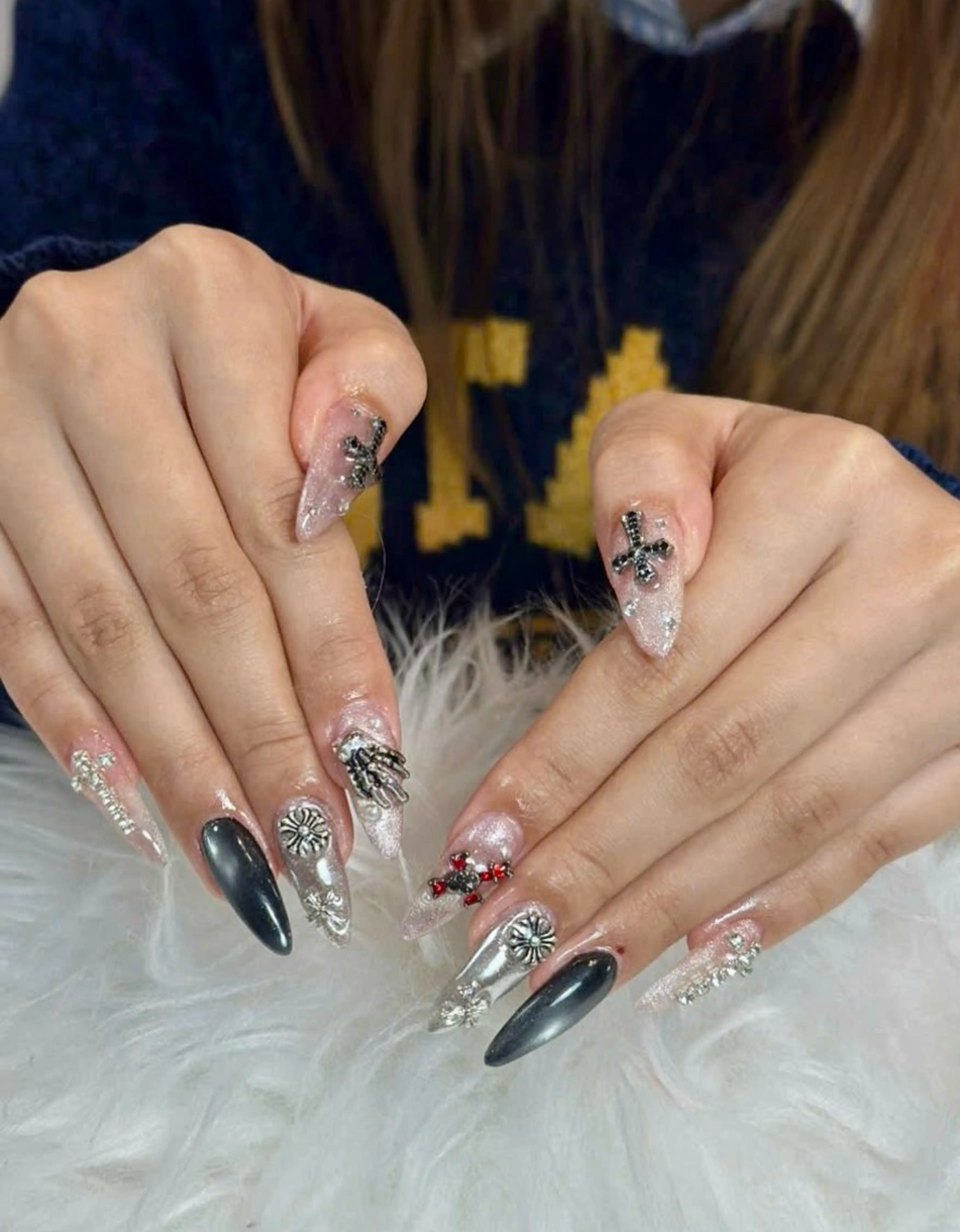 ネイル キラキラネイル 韓国ネイル ロングネイル リボン ストーンネイル ハンドネイル Haruki Nail Salonのネイルデザイン
