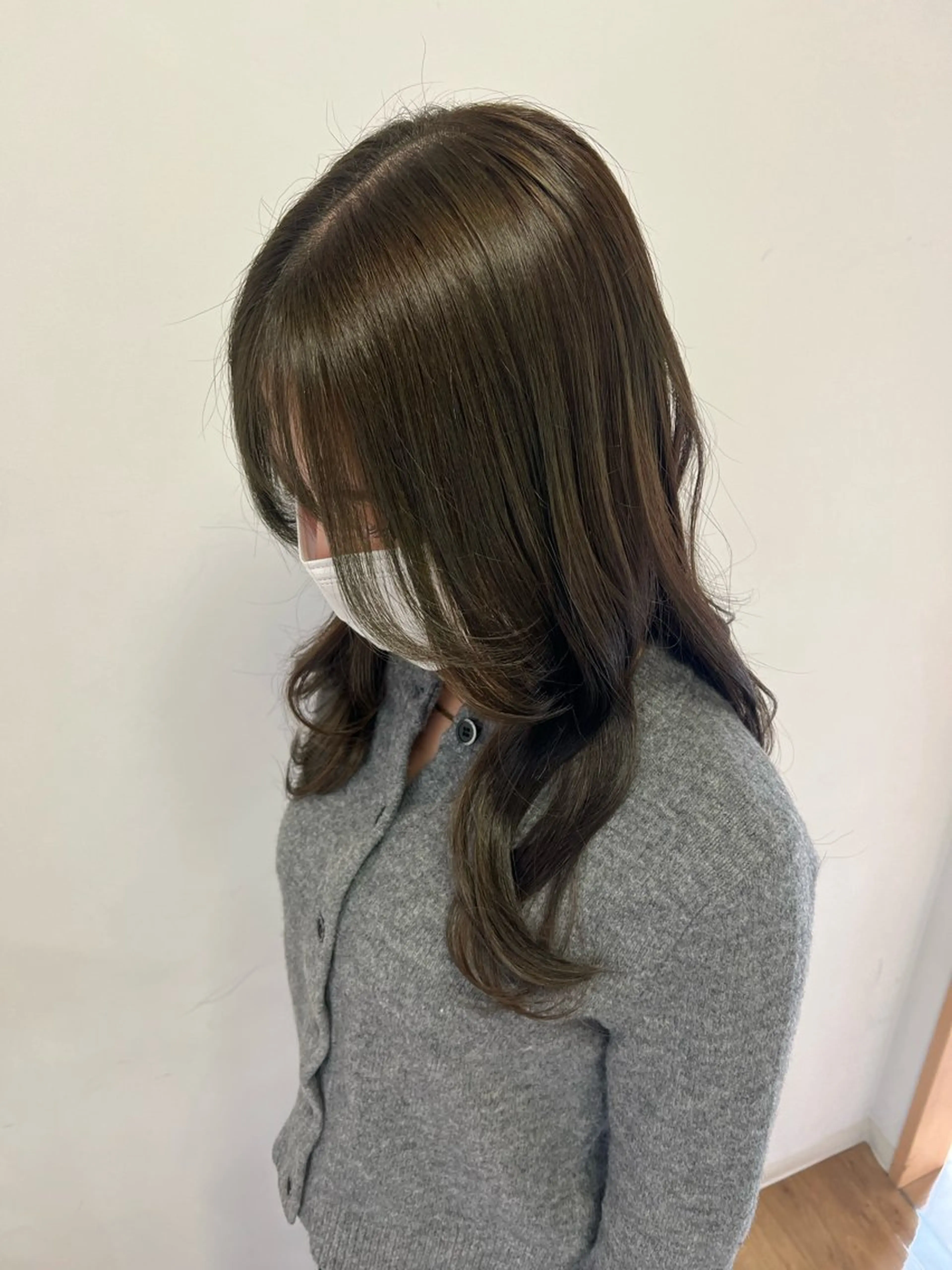 ロング カラー ヘアアレンジ ベージュカラー オリーブベージュ レイヤーカット カット ヘアカラー NATURAL MOMOMIのヘアスタイル