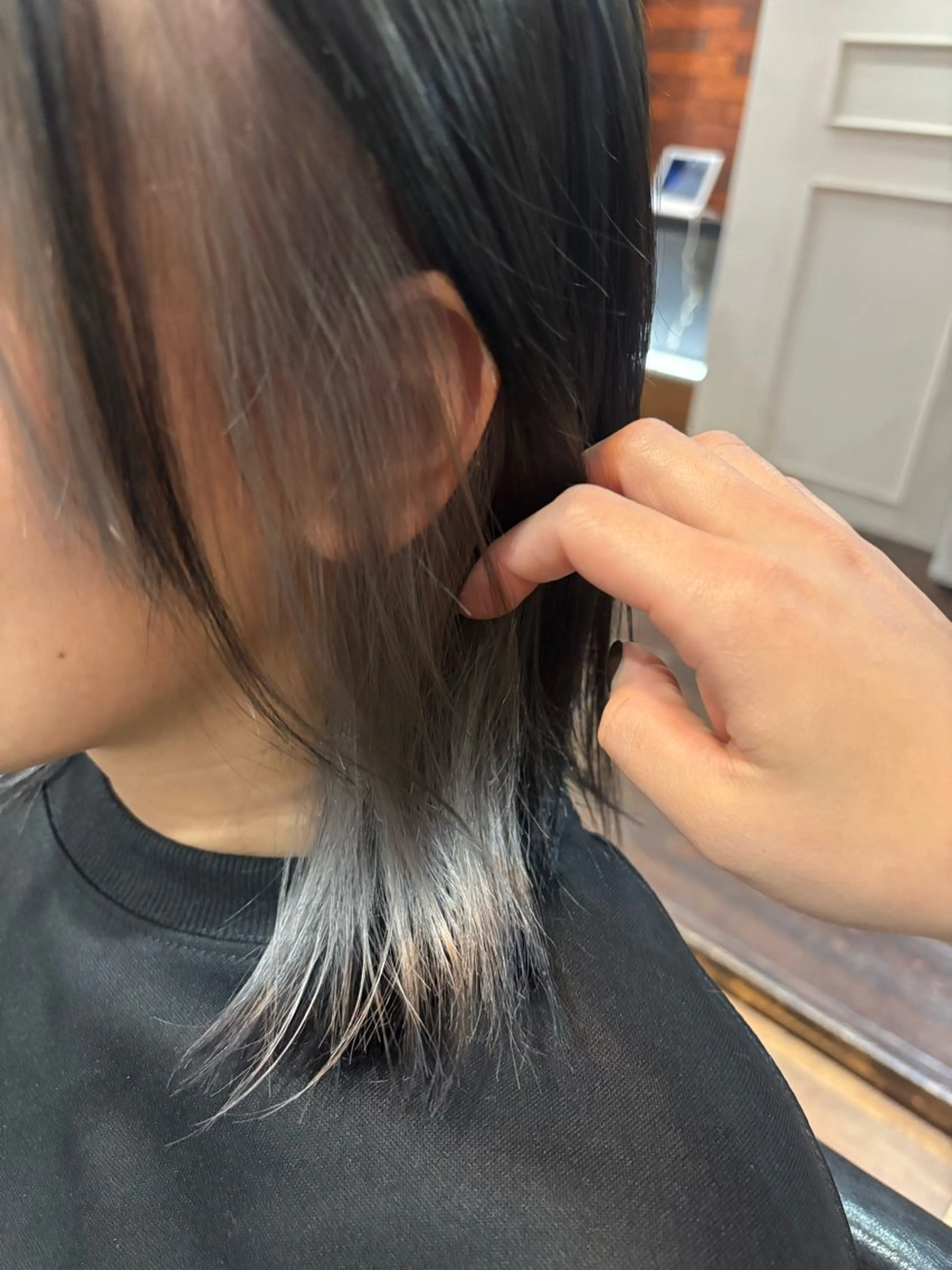 ミディアム カラー インナーカラー ヘアカラー 西田 莉緒のヘアスタイル
