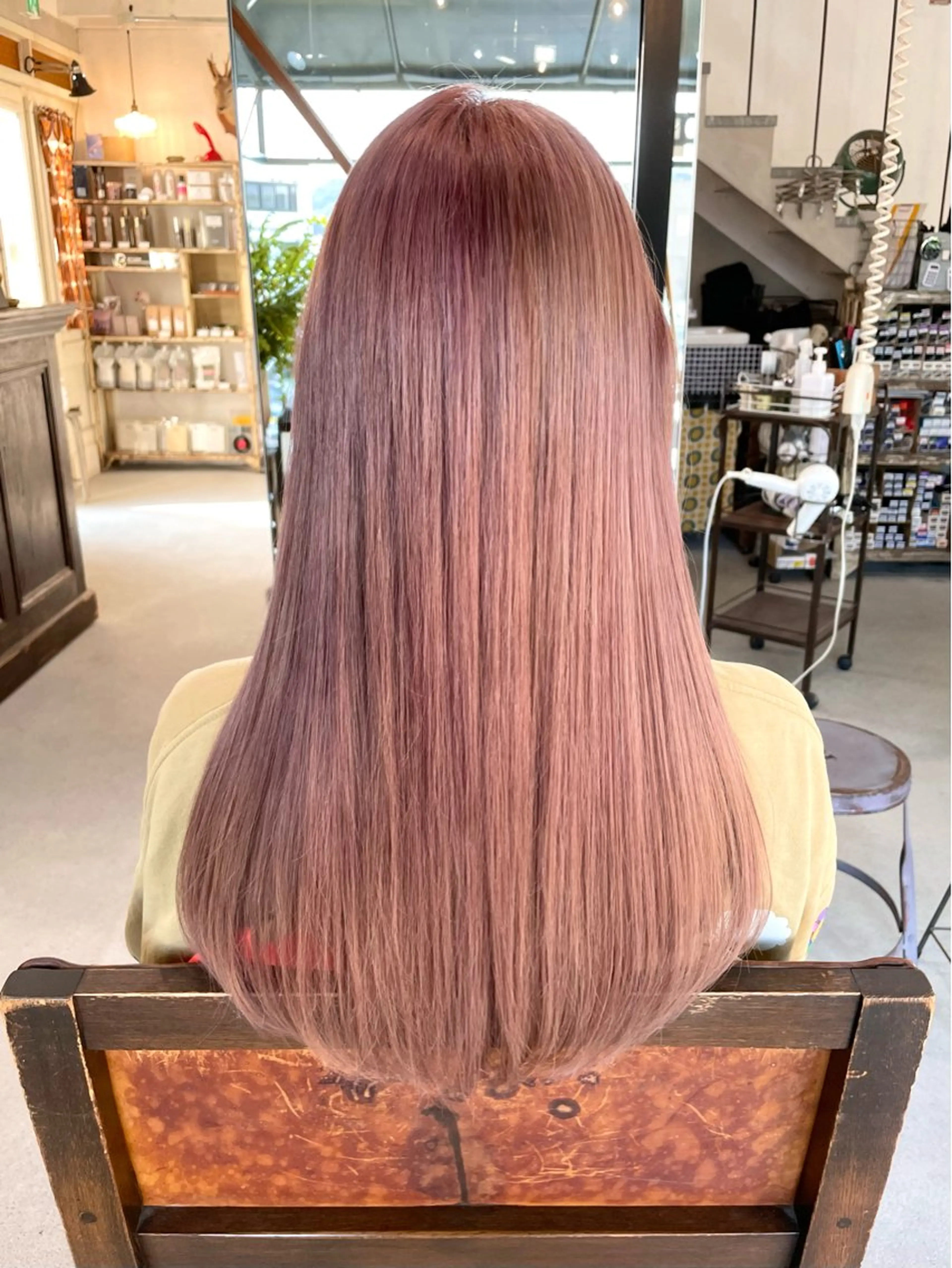 ロング カラー 岡田 恭明のヘアスタイル