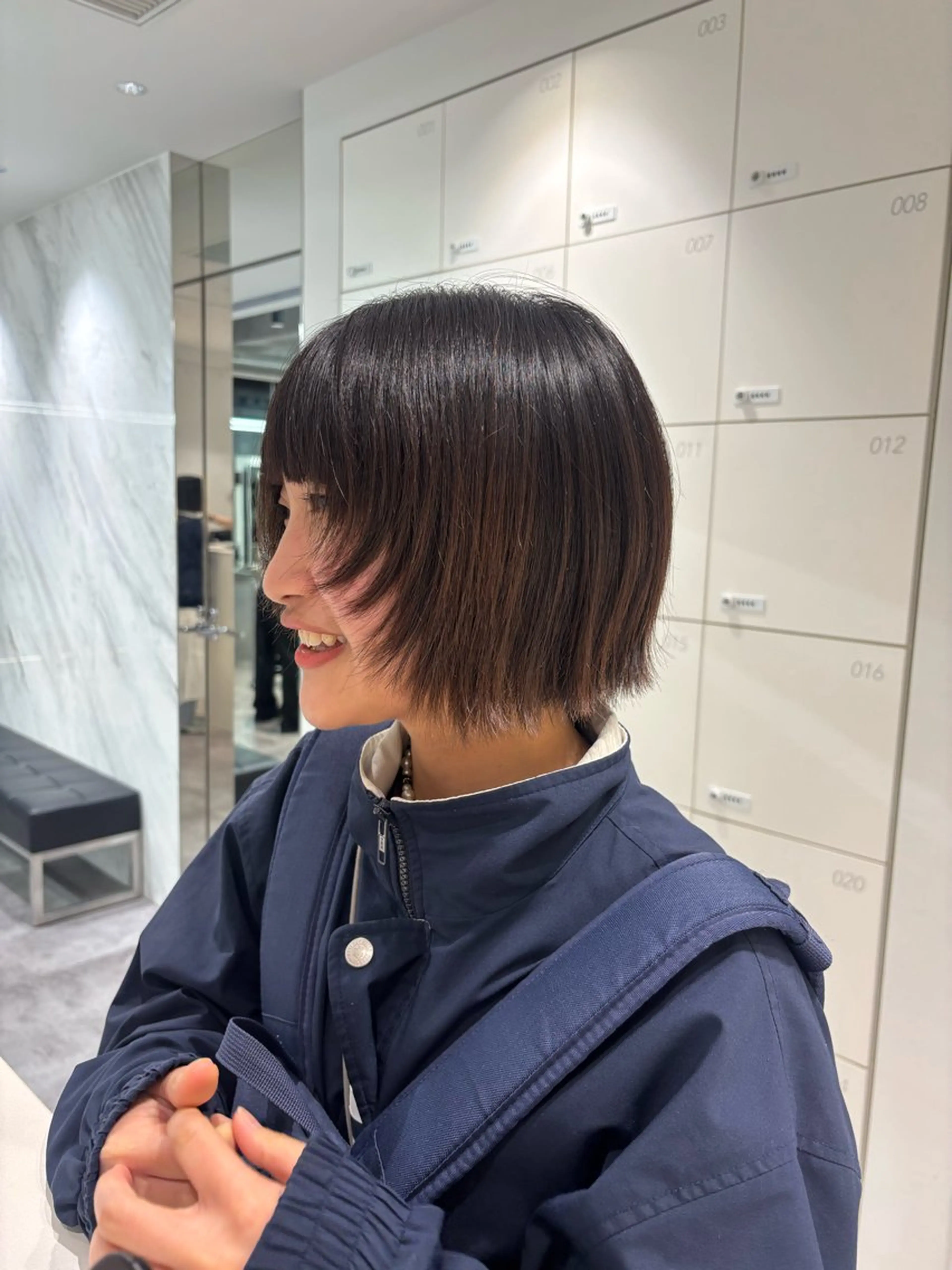 ショート ボブ 顔周りカット レイヤーカット 佐藤 芽依のヘアスタイル