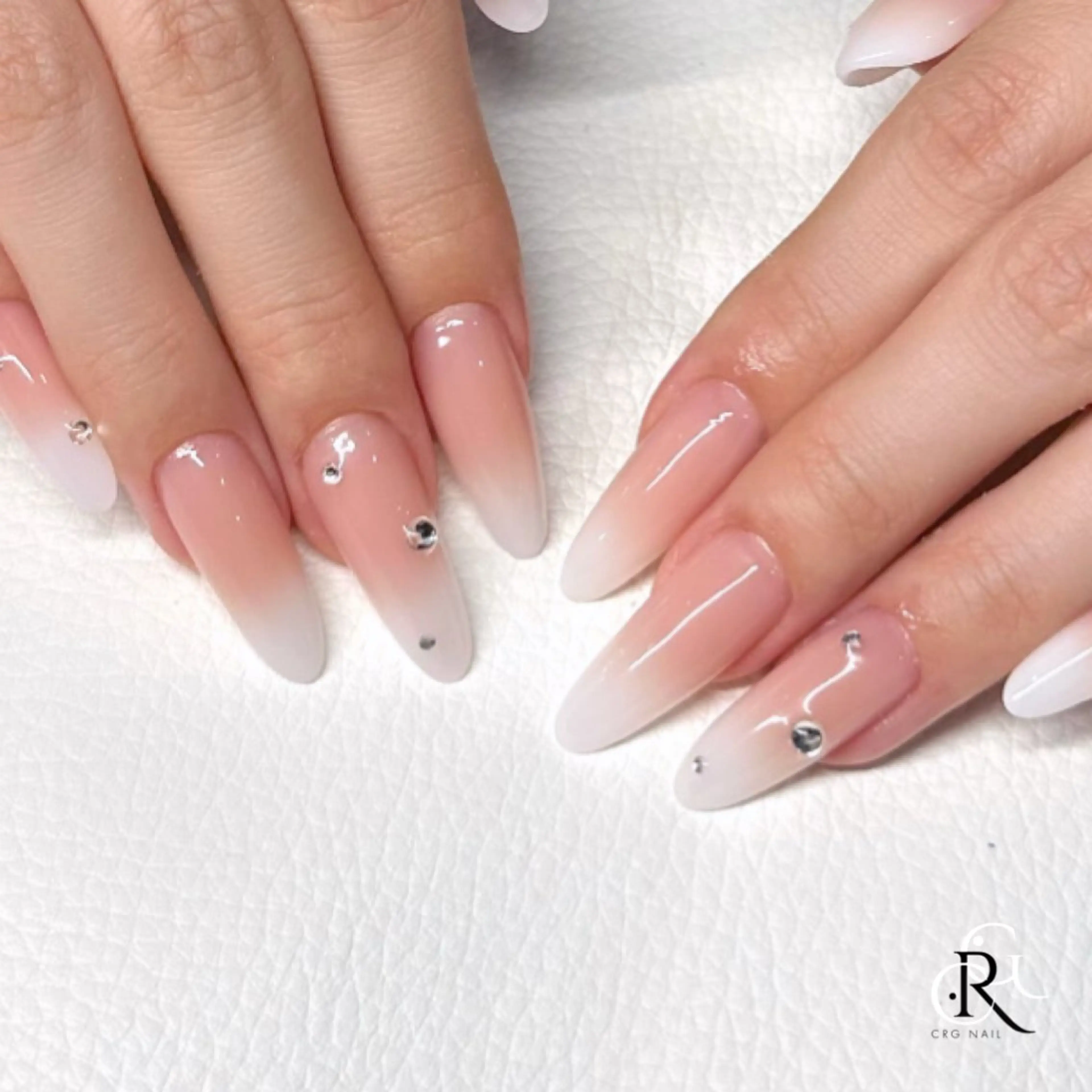 ネイル ストーンネイル ハンドネイル 美フォルム✨ CRG　RURIのネイルデザイン