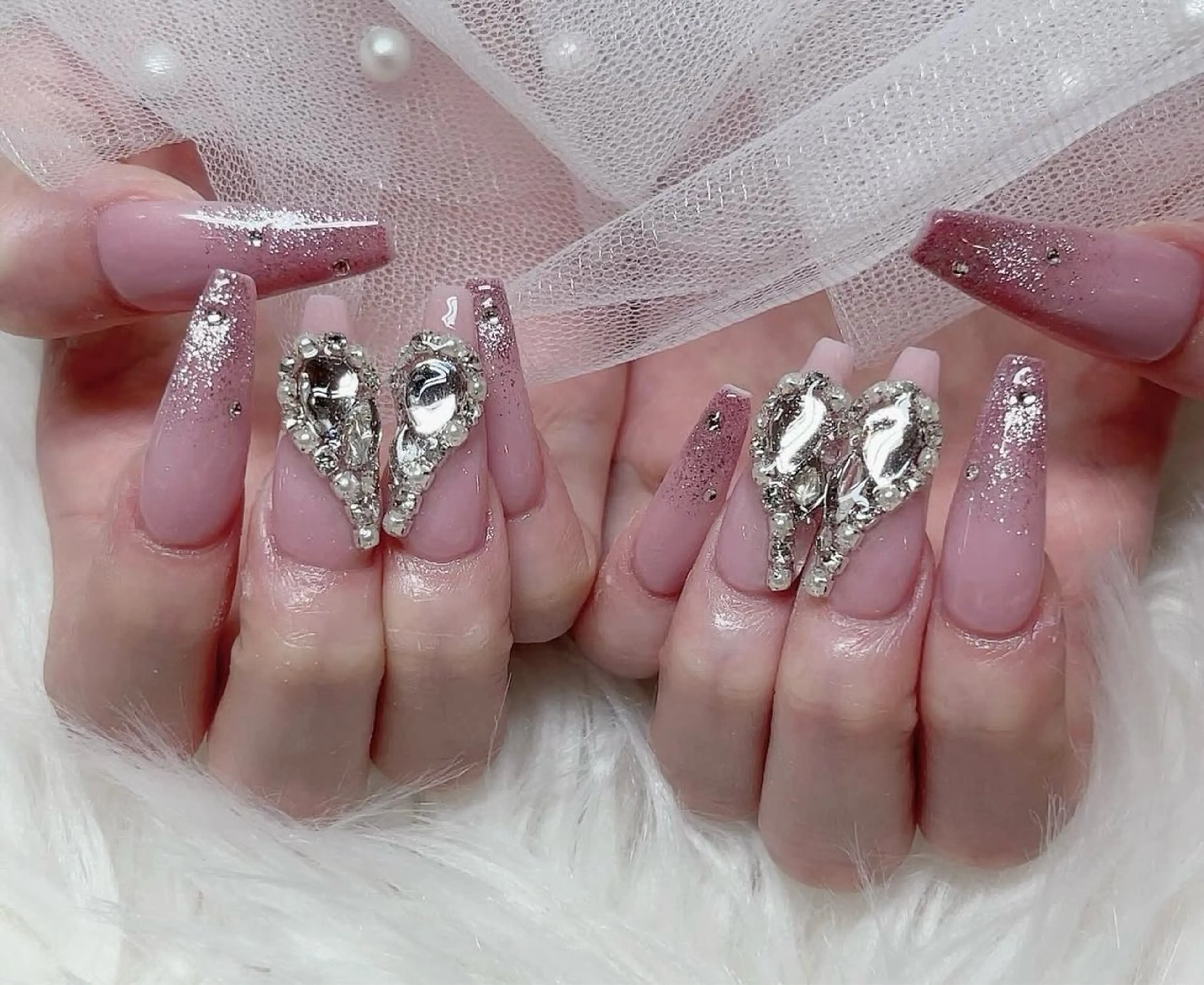 ネイル グラデーション キラキラネイル ワンカラーネイル 冬ネイル Jenn Nail Salonのネイルデザイン