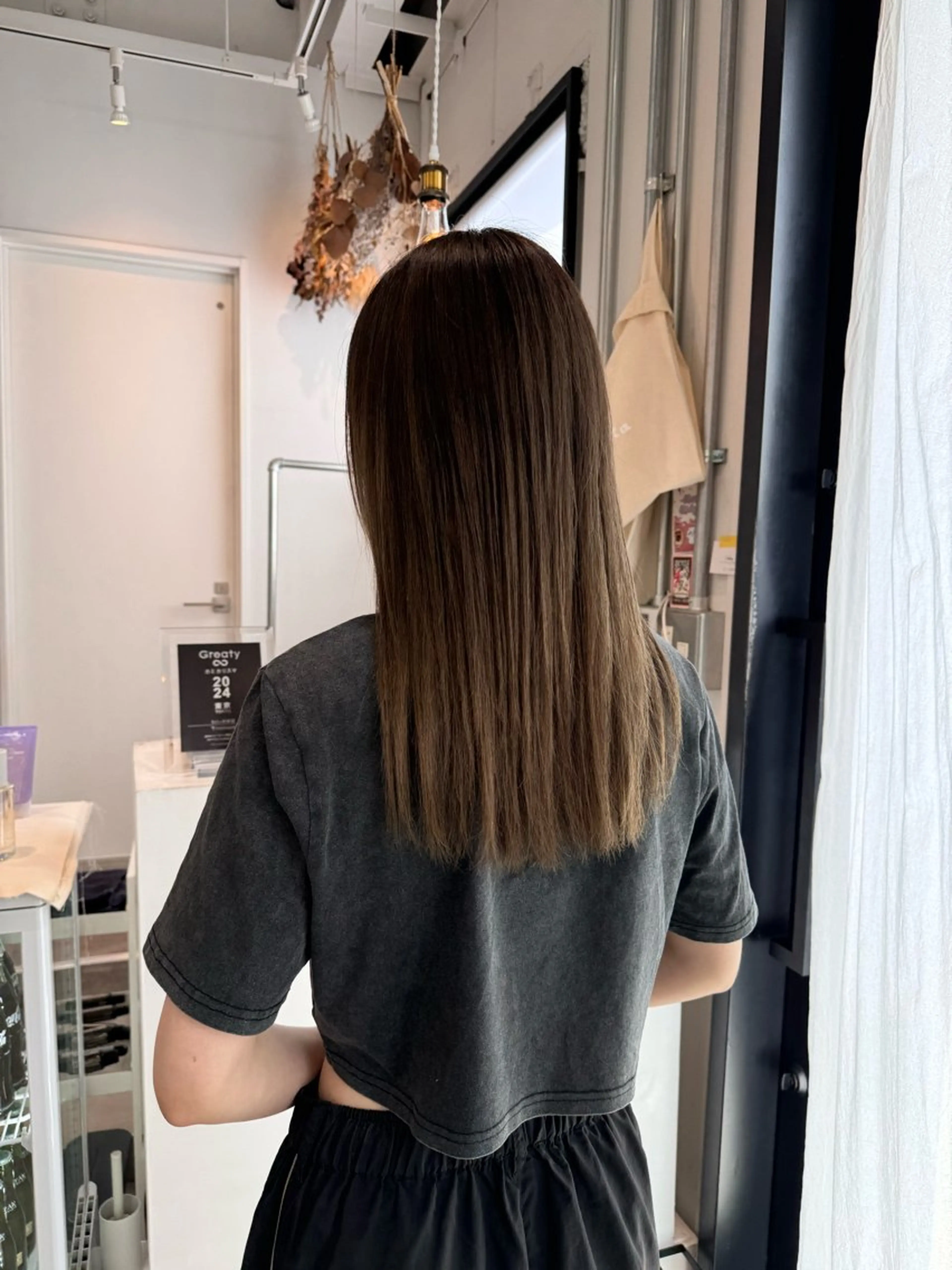 ロング カラー カット 松坂 真衣のヘアスタイル