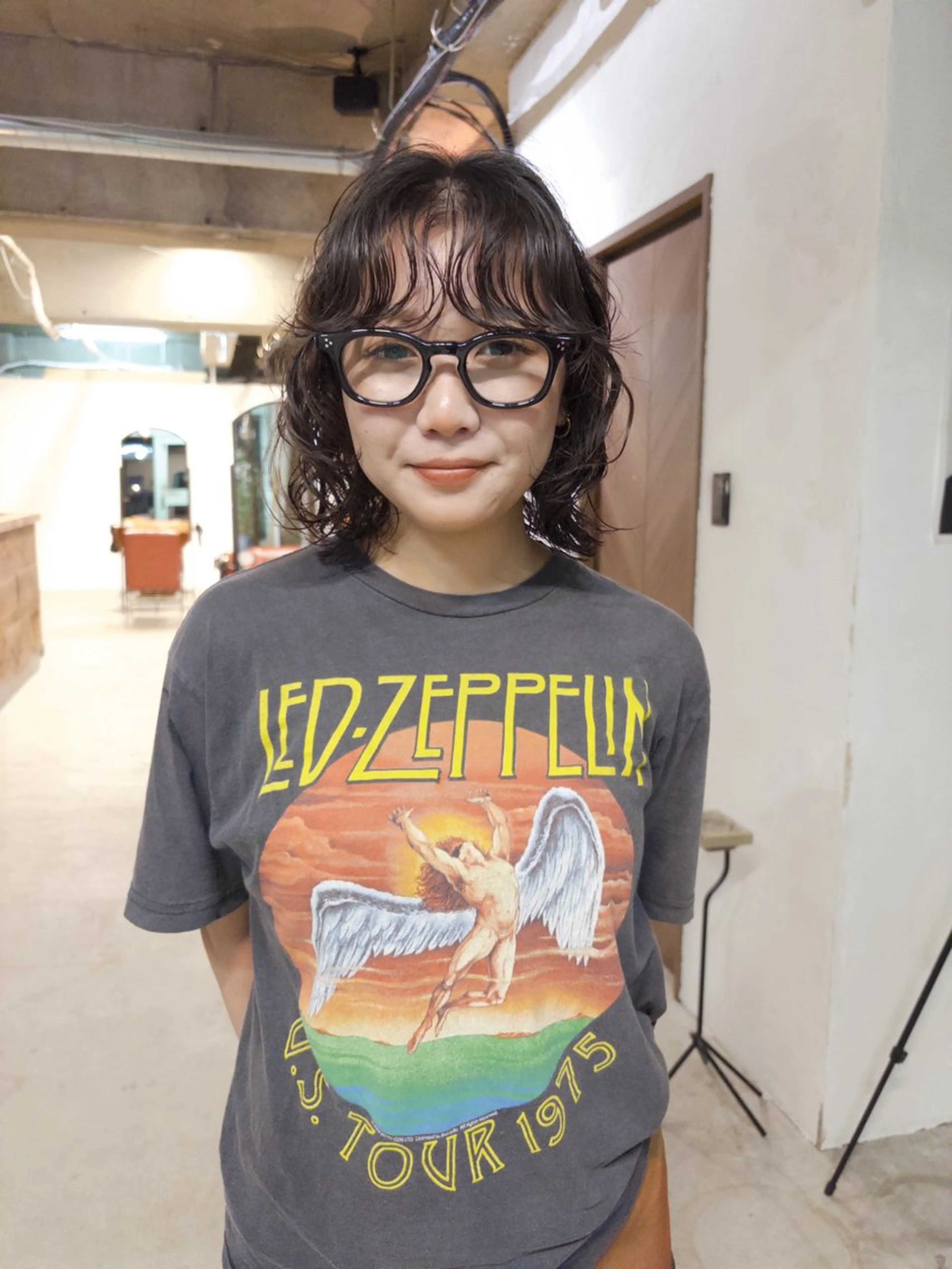 ミディアム KVELL ユナのヘアスタイル