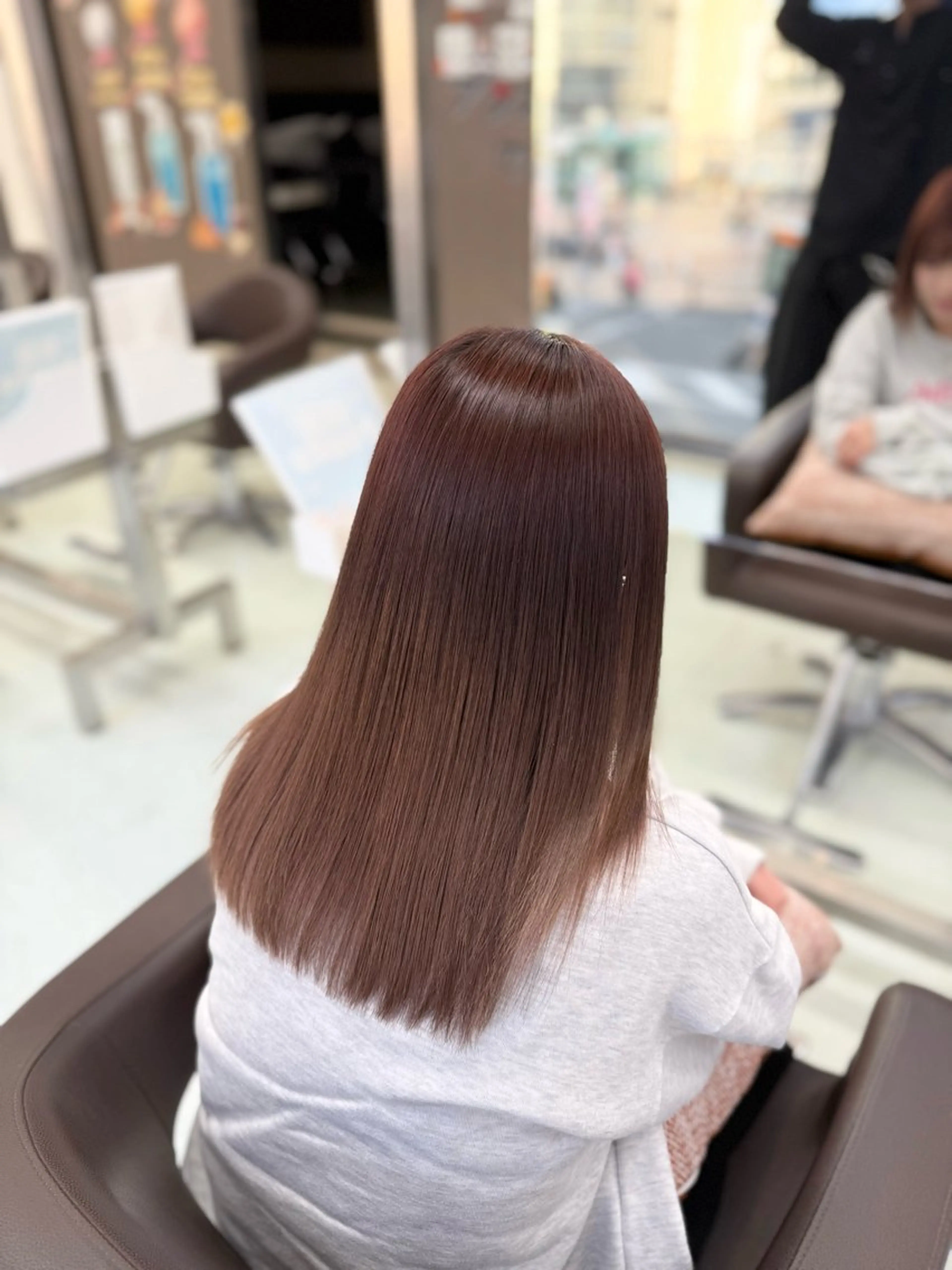 セミロング カット ヘアカラー トリートメント 新井優馬|縮毛矯正/ 地毛風ストレートのヘアスタイル
