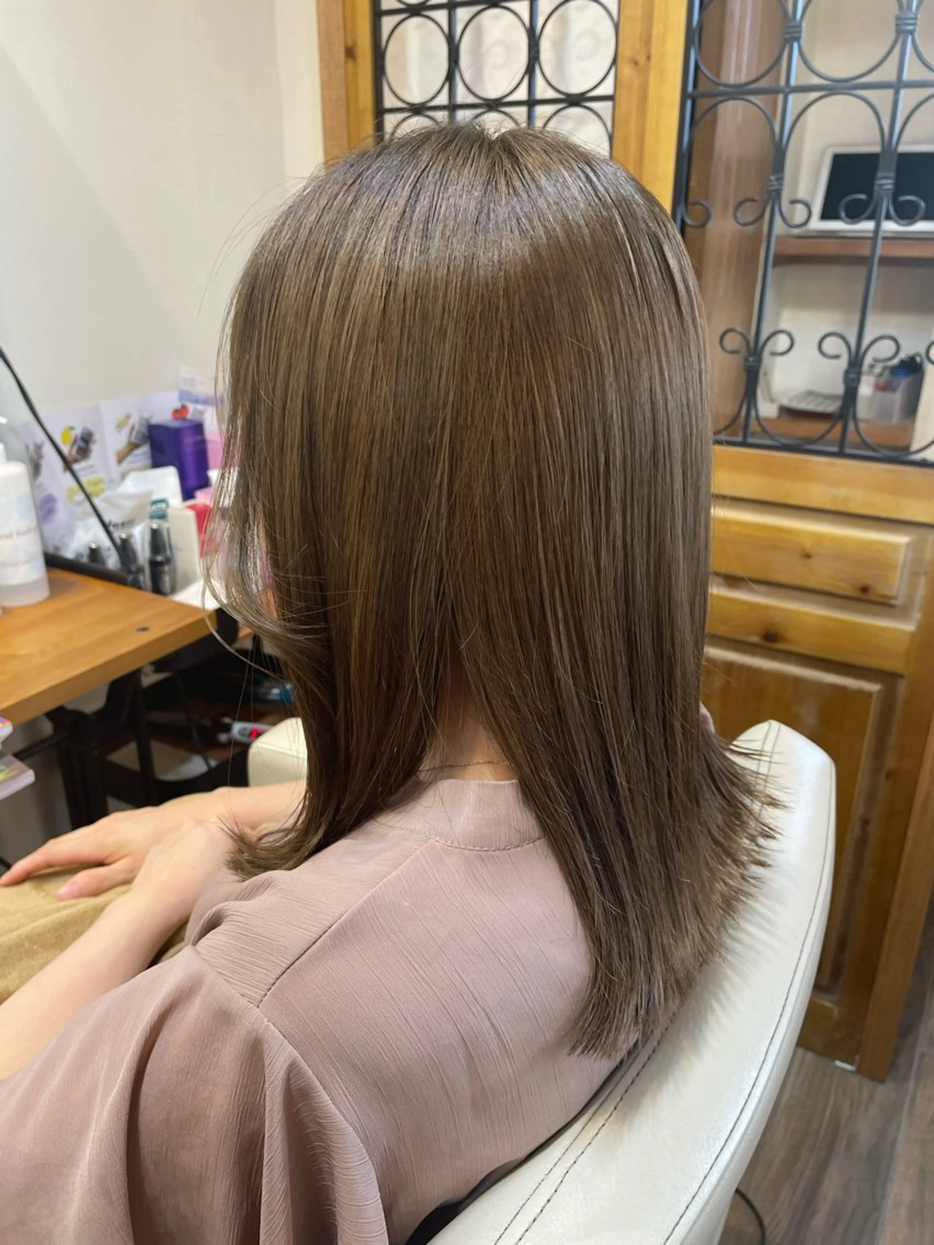 ミディアム 山木 裕子のヘアスタイル