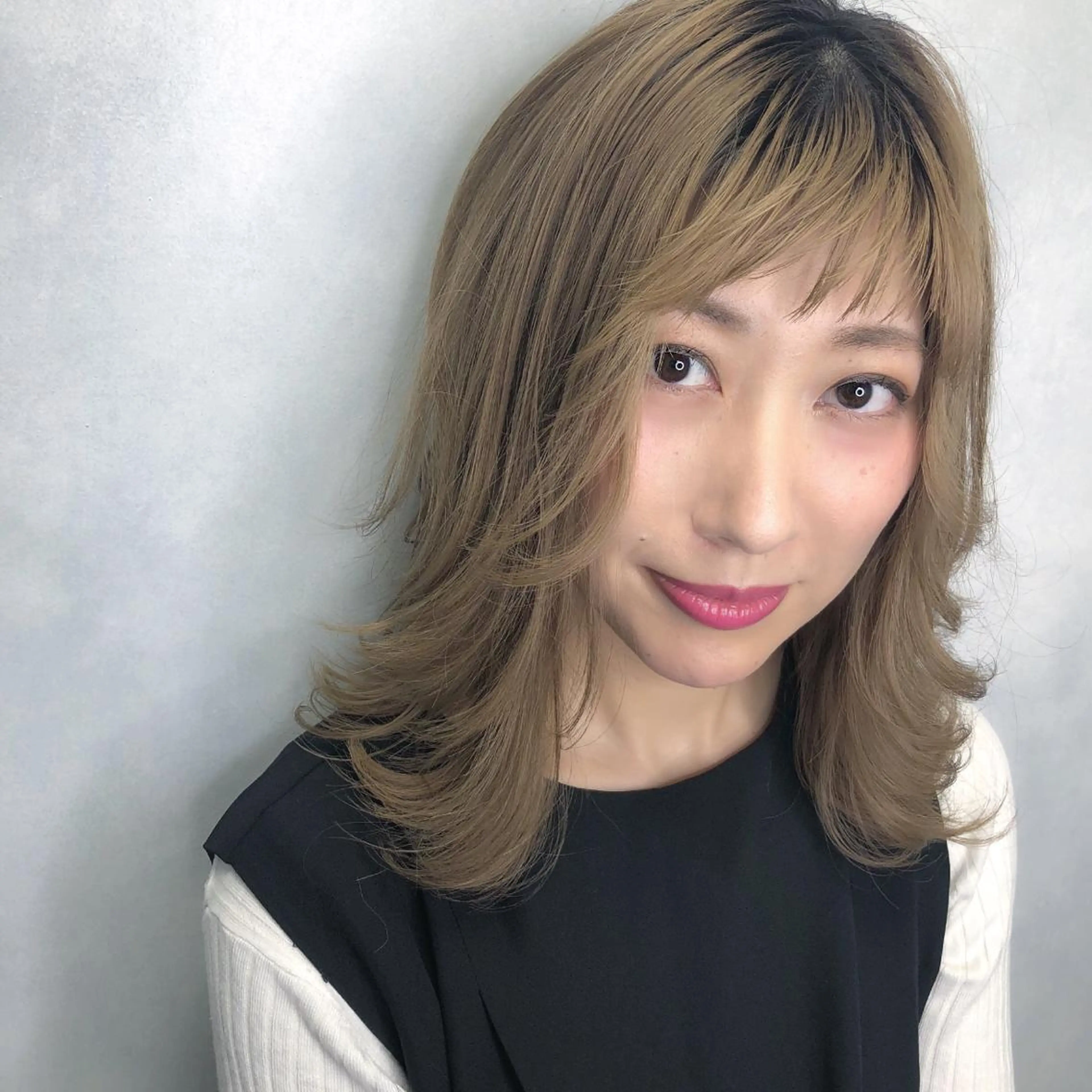 セミロング カラー レイヤーカット ORIKA 美容室のヘアスタイル
